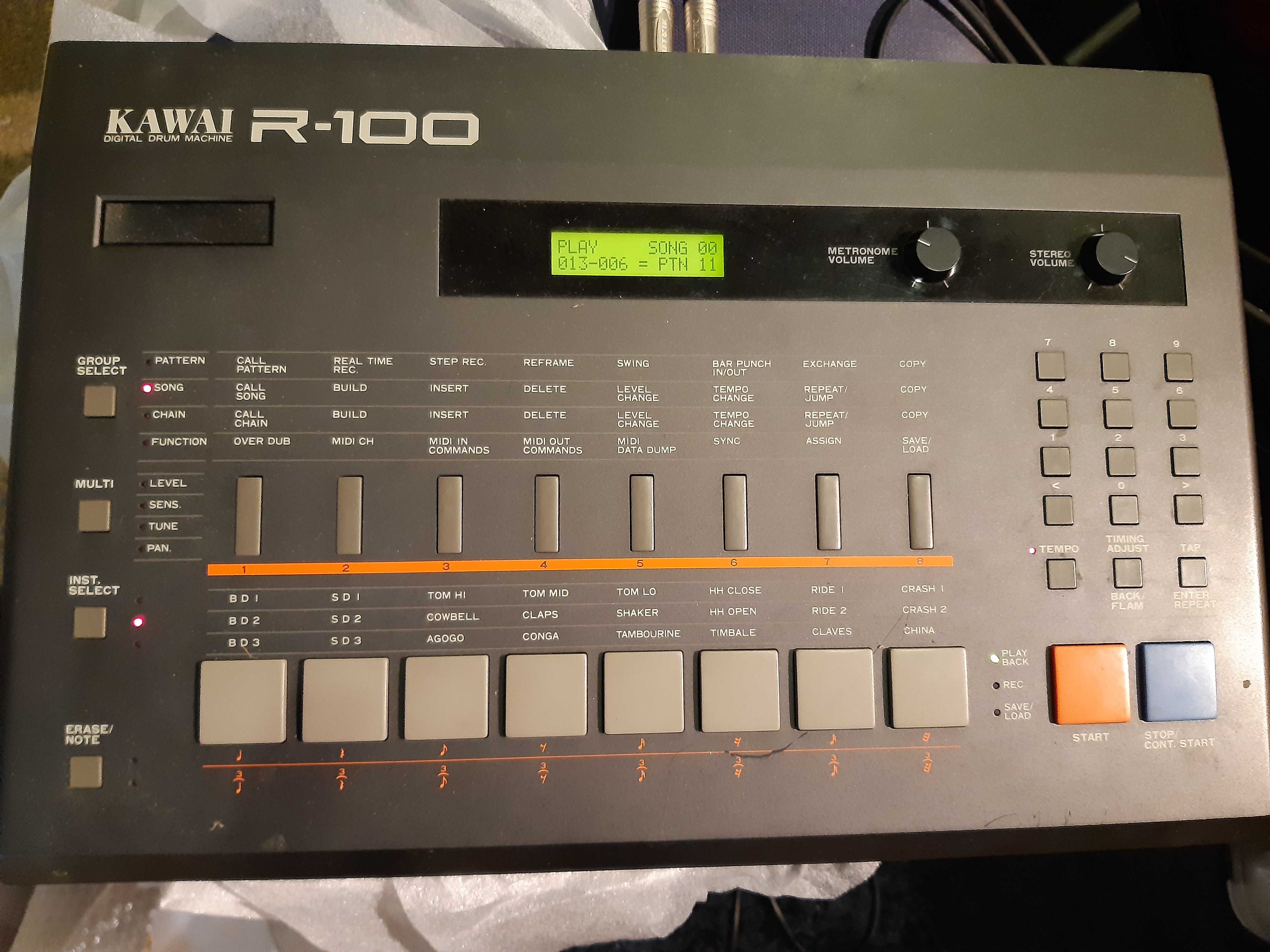 Vends Boîte à Rythme KAWAI R-100