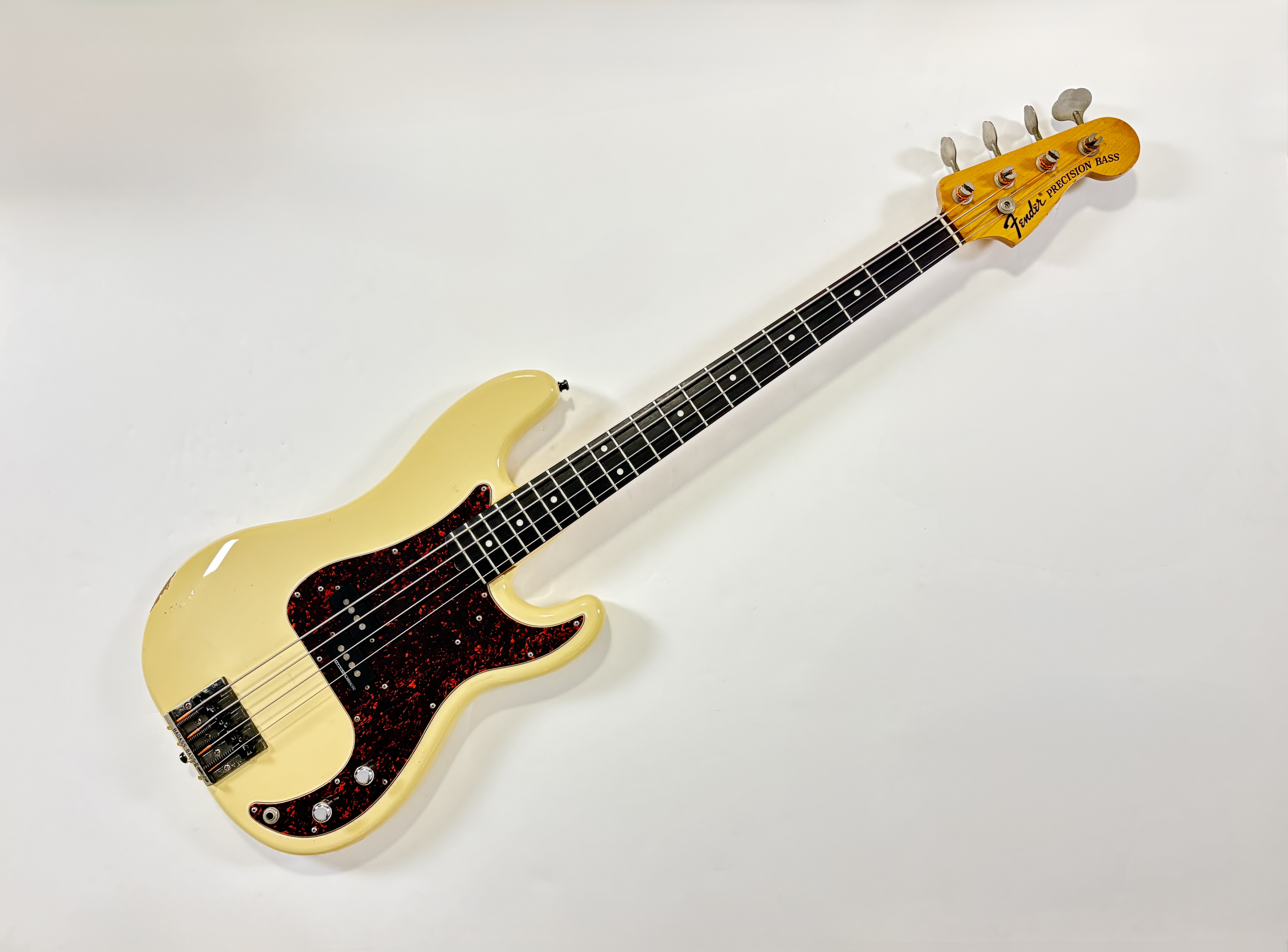 Fender Precision Bass 1997-2000 Olympic White crafted in Japan