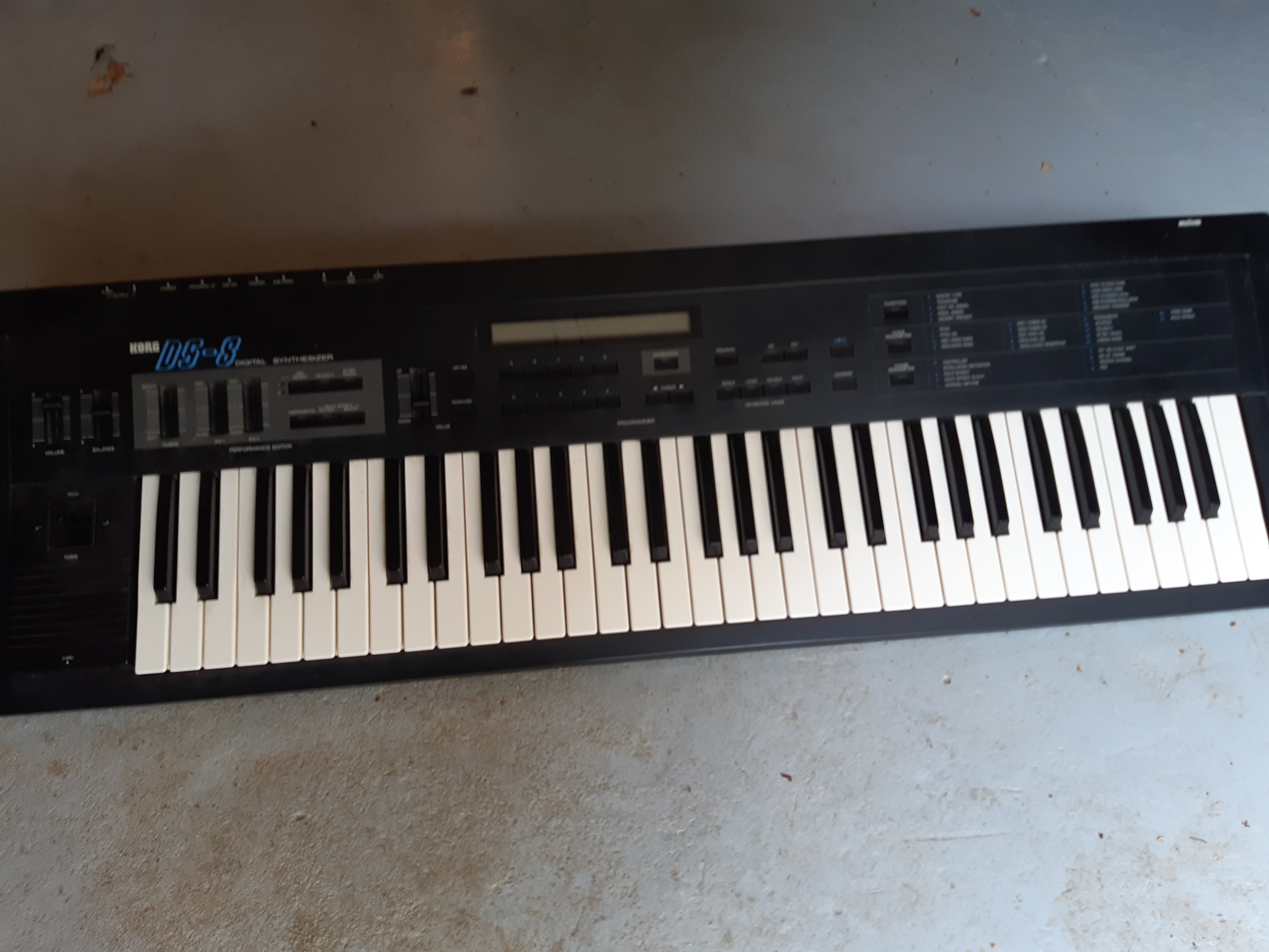 Vends Synthé Korg DS-8