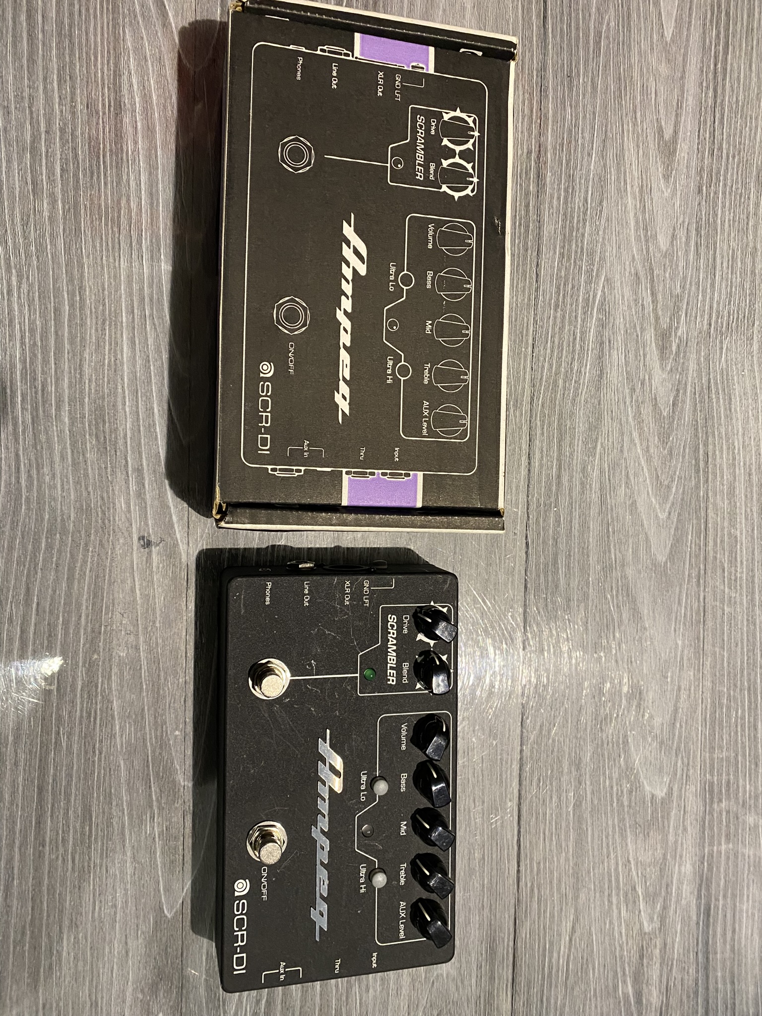 Préampli Ampeg SCR-DI