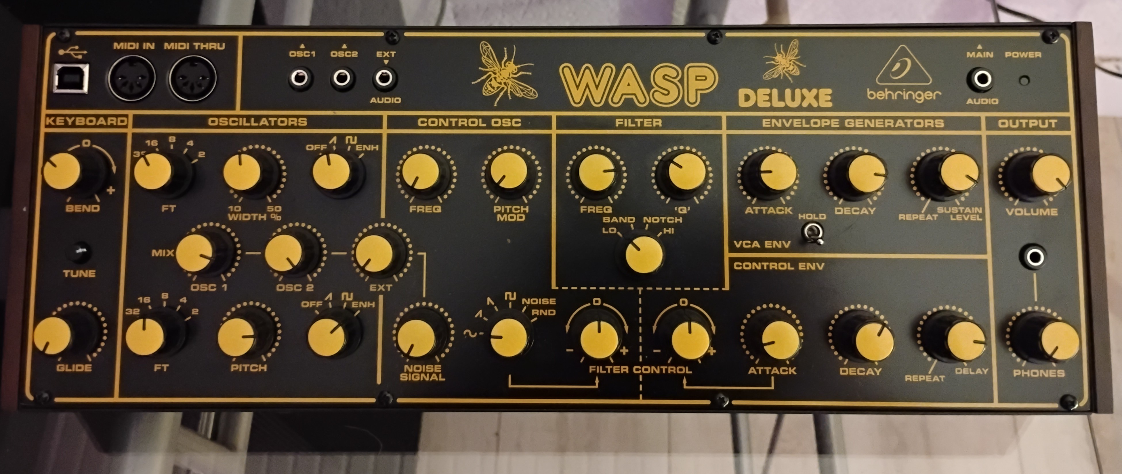 Vends Berhinger Wasp Deluxe