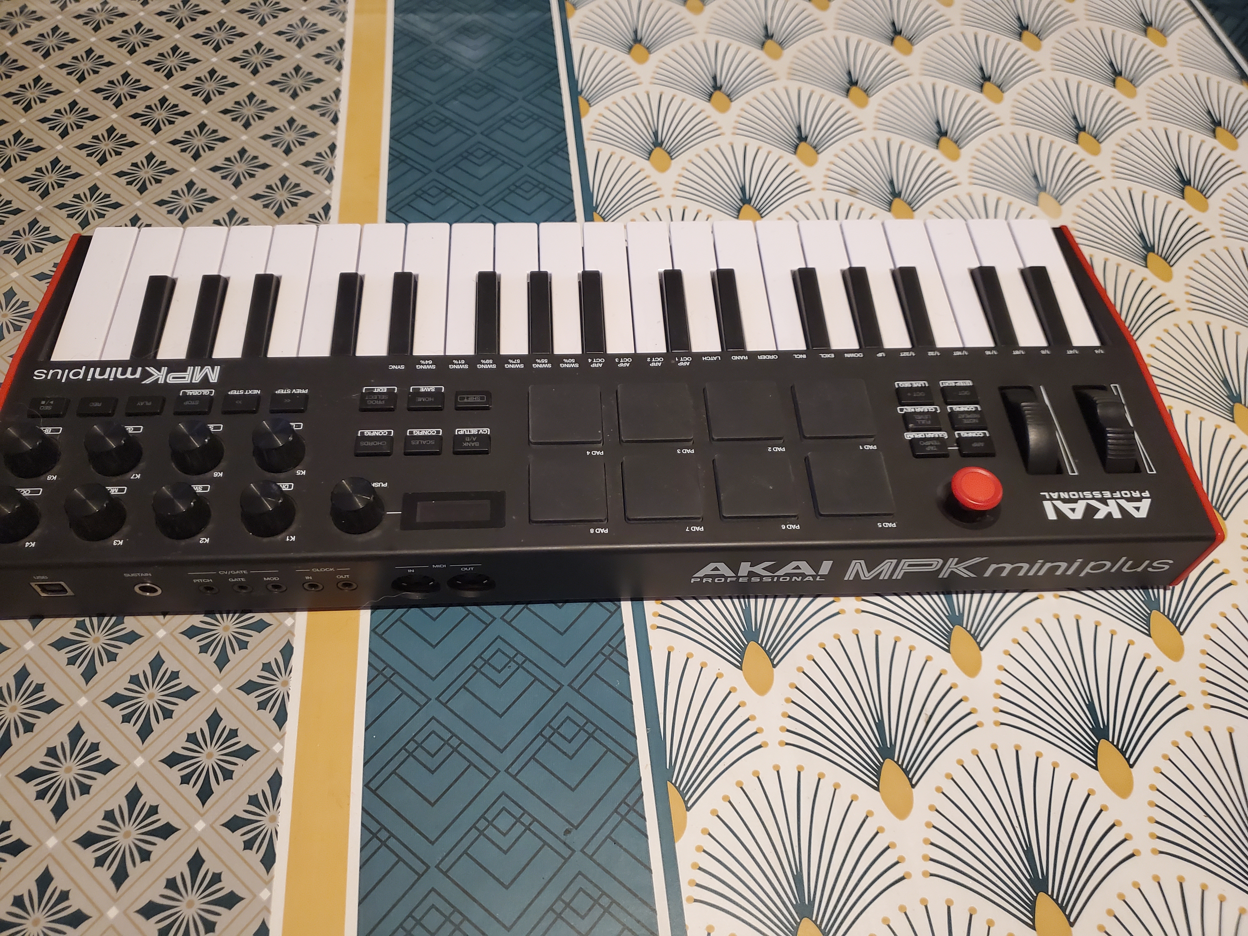 Akai MPK miniplus 37