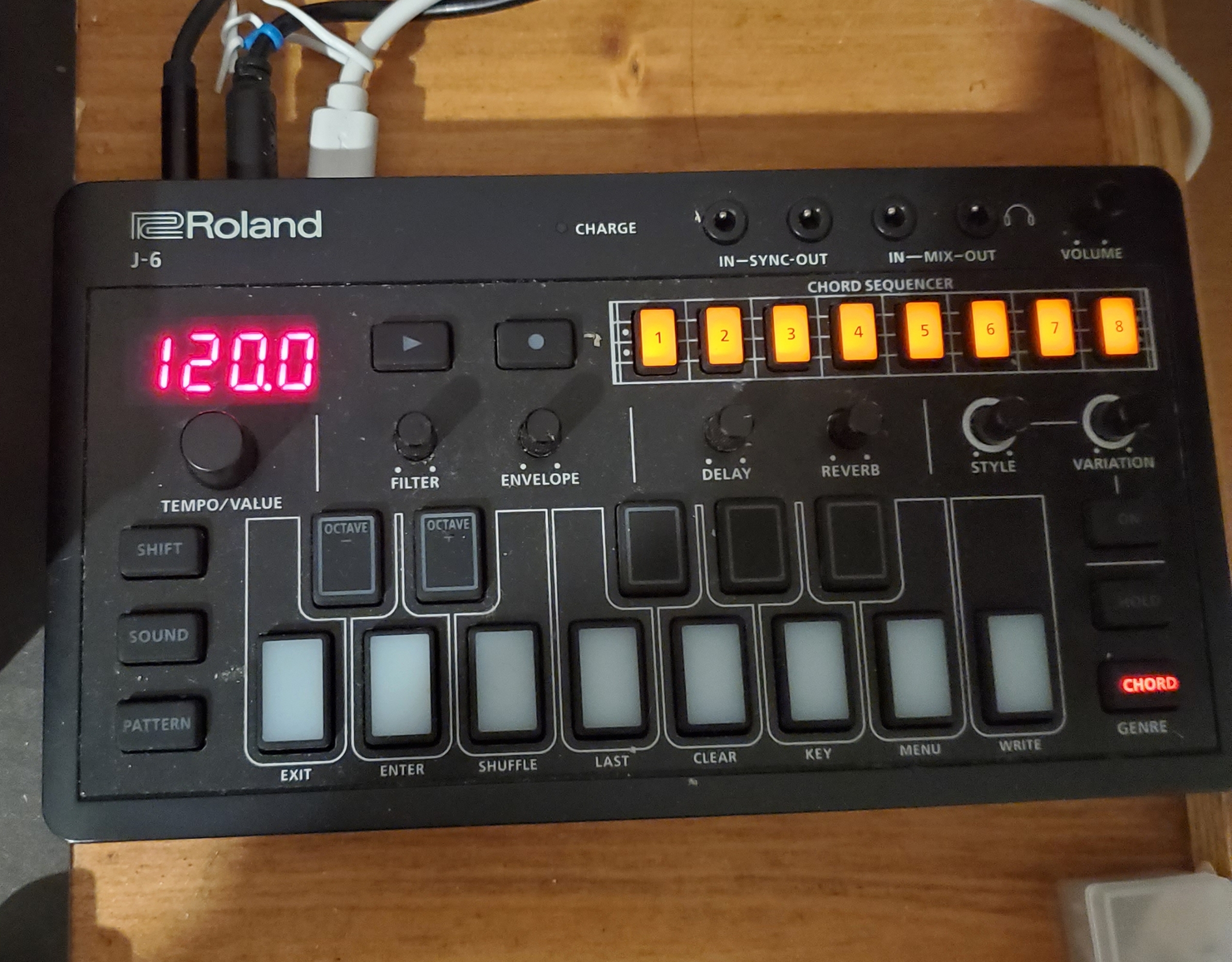 Roland AIRA Compact J-6 Chord synth