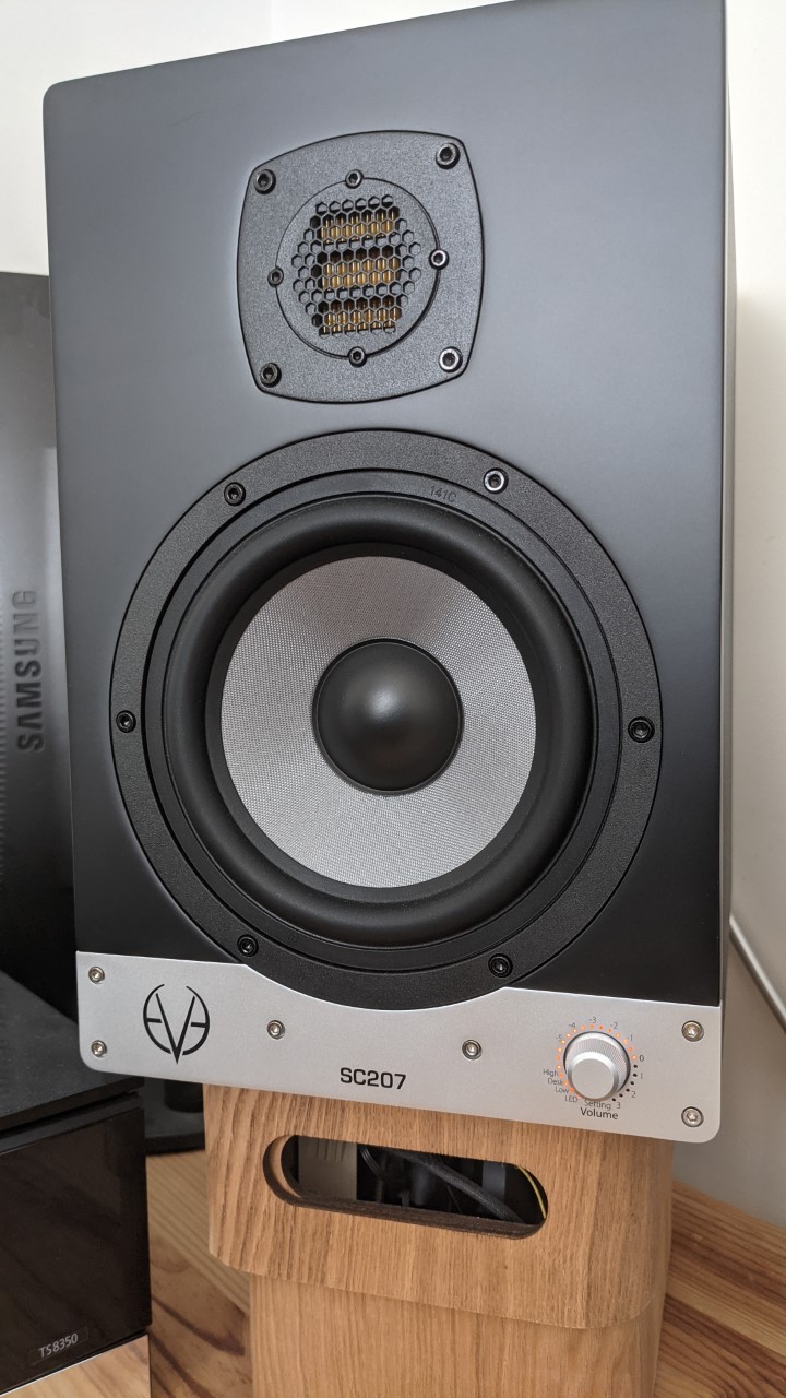 Eve audio sc207