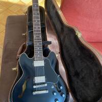 Vend guitare électrique Gibson 339 Black Satin en parfait état d'origine.