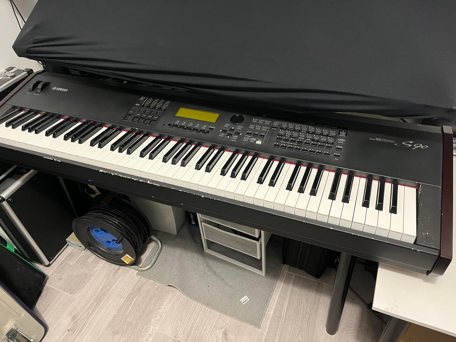 Piano Yamaha S90 88 notes / RTX stand 