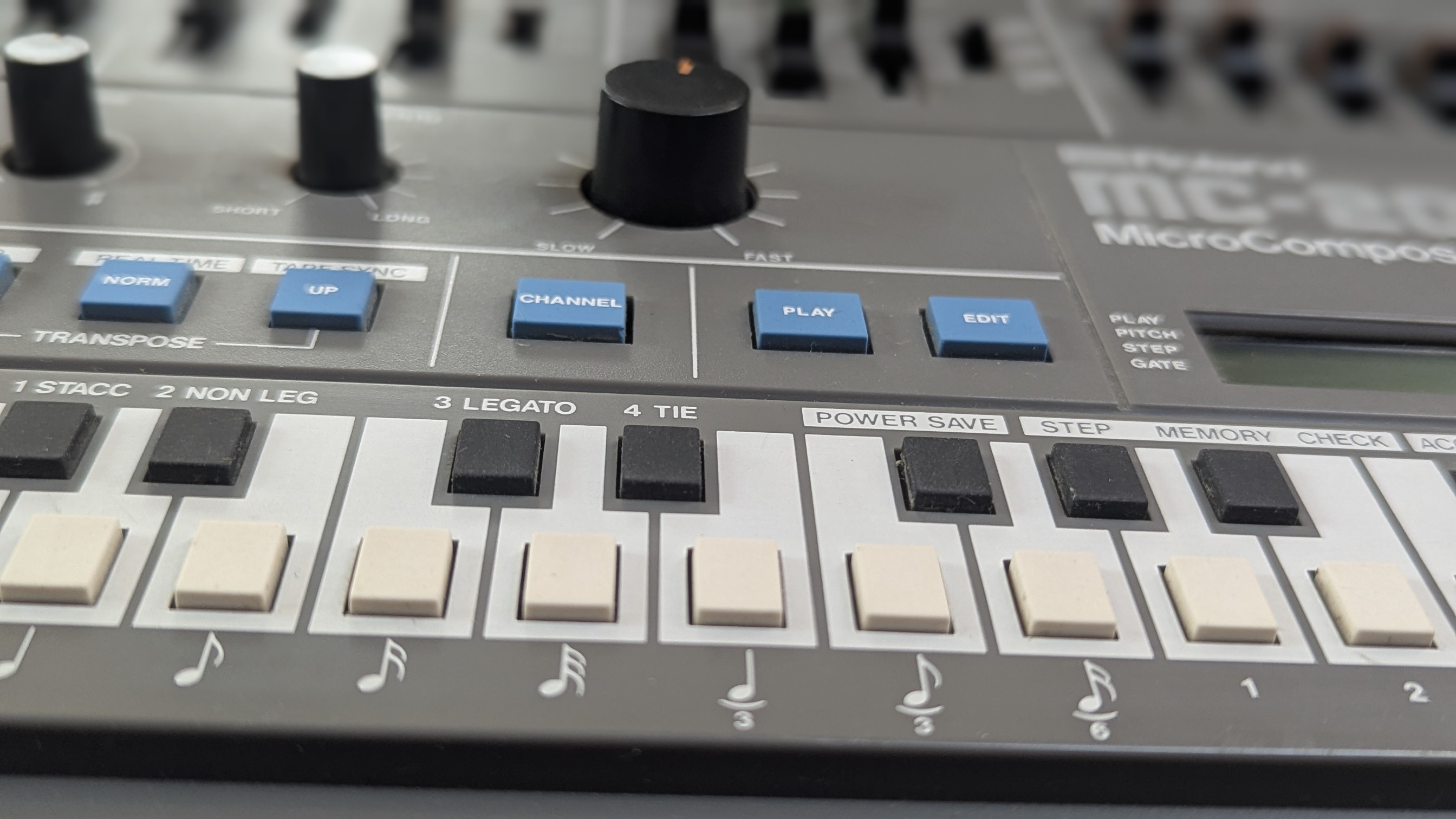 Vends synthé Roland MC 202