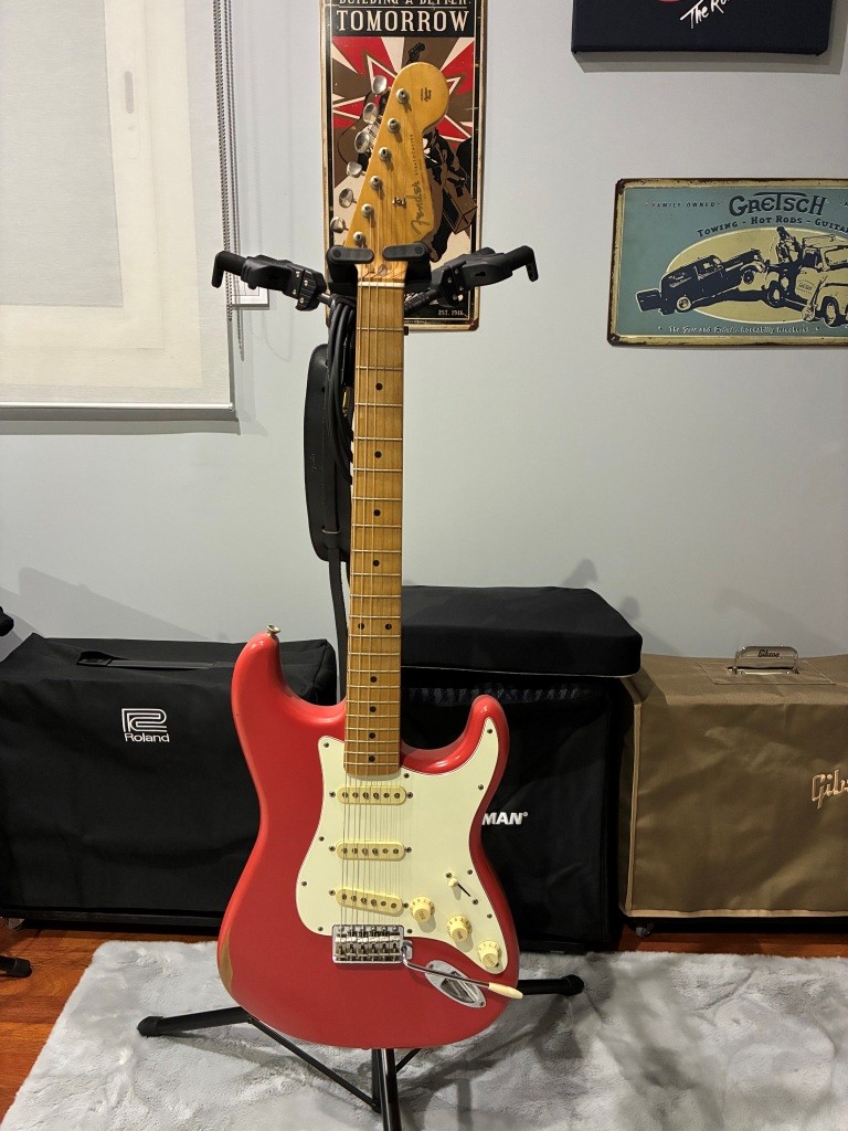 Fender Stratocaster Série limitée 75 EME anniversaire stylée road worn  50S COULEUR FIESTA RED