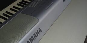 SYNTHÉTISEUR arrangeur YAMAHA DGX 203