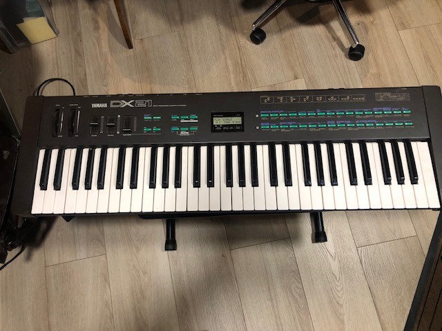 Vends synthétiseur YAMAHA DX21