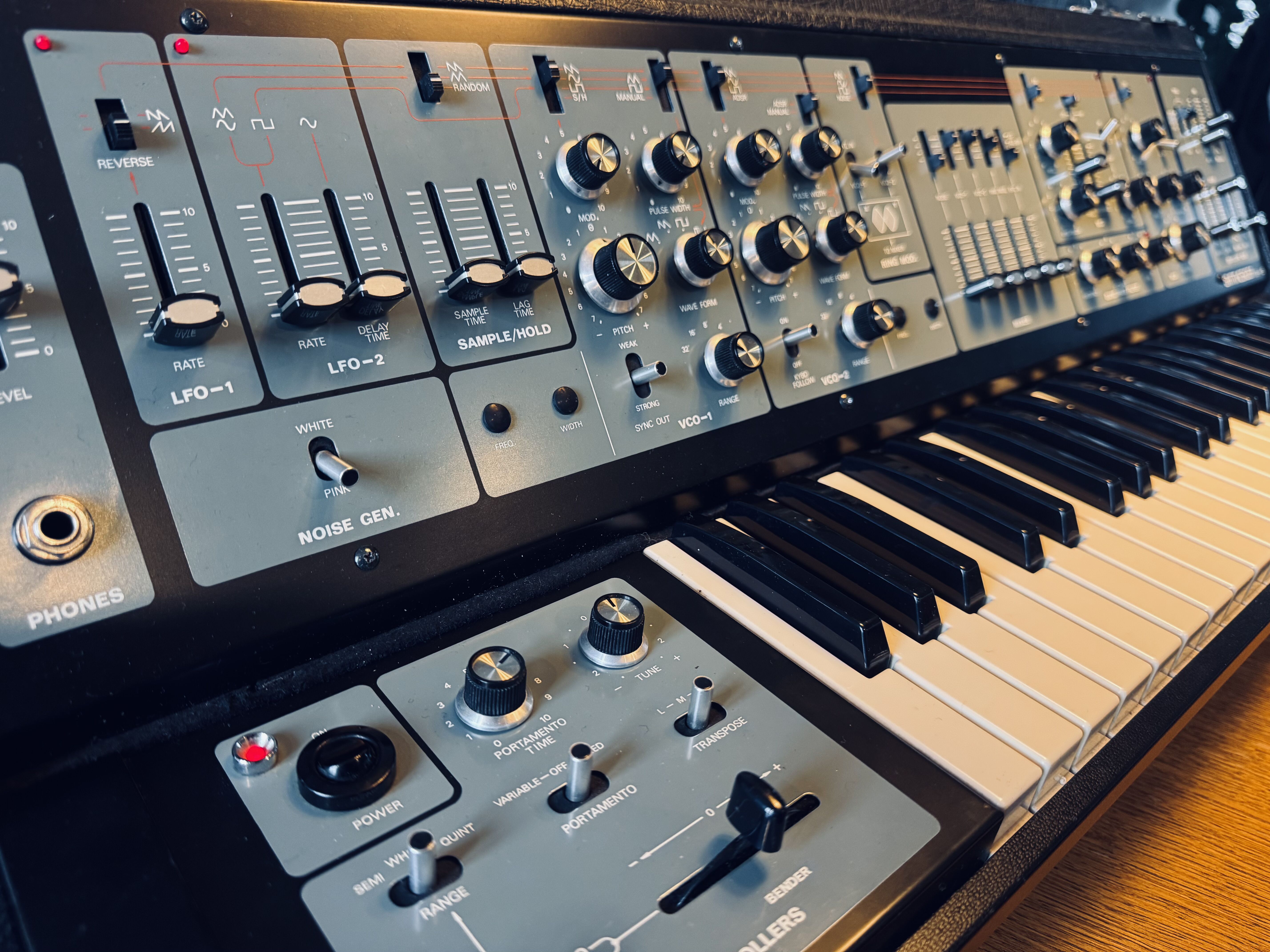Roland SH-5 (41047)