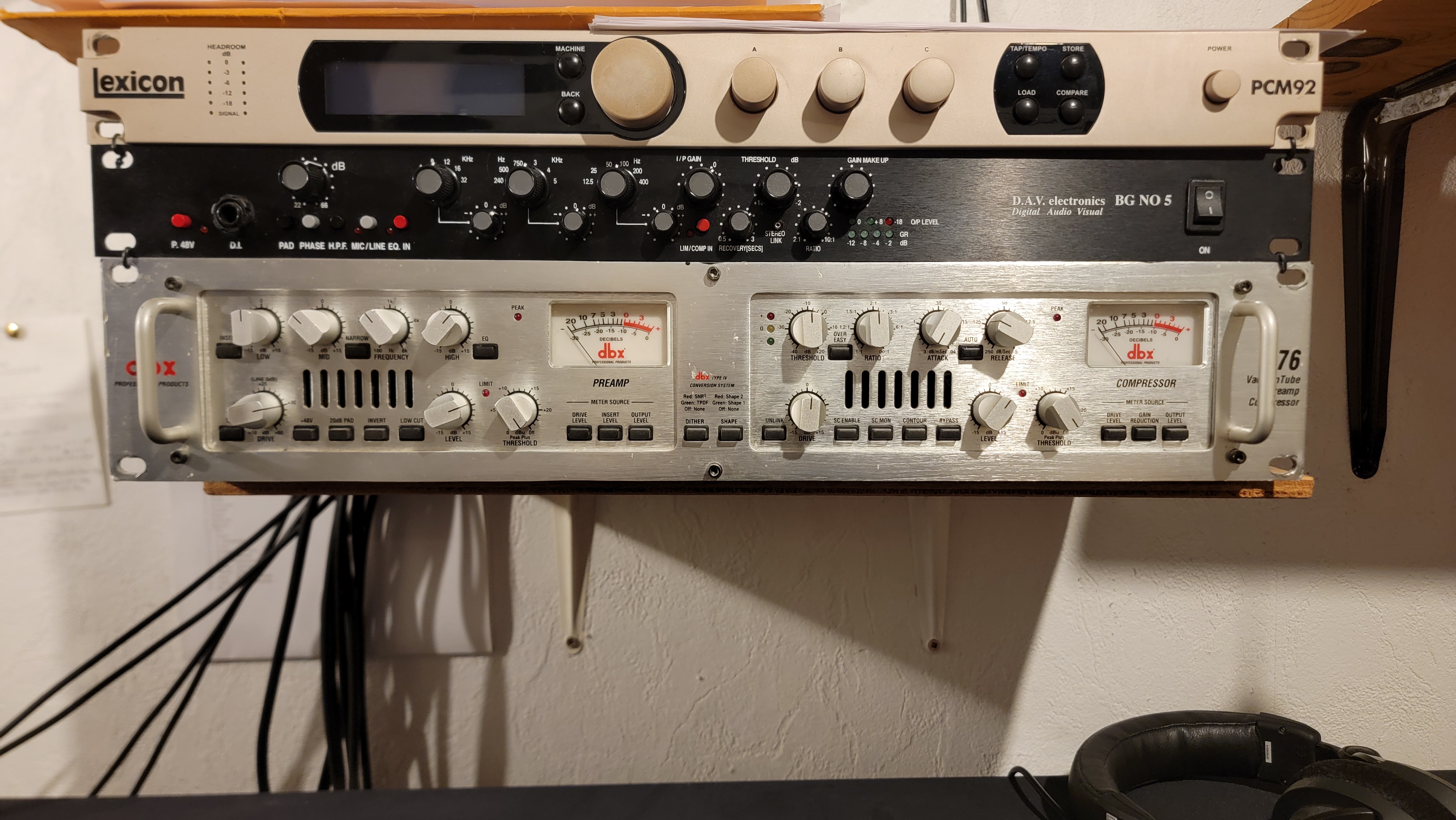 DBX 576 Preampli + compresseur