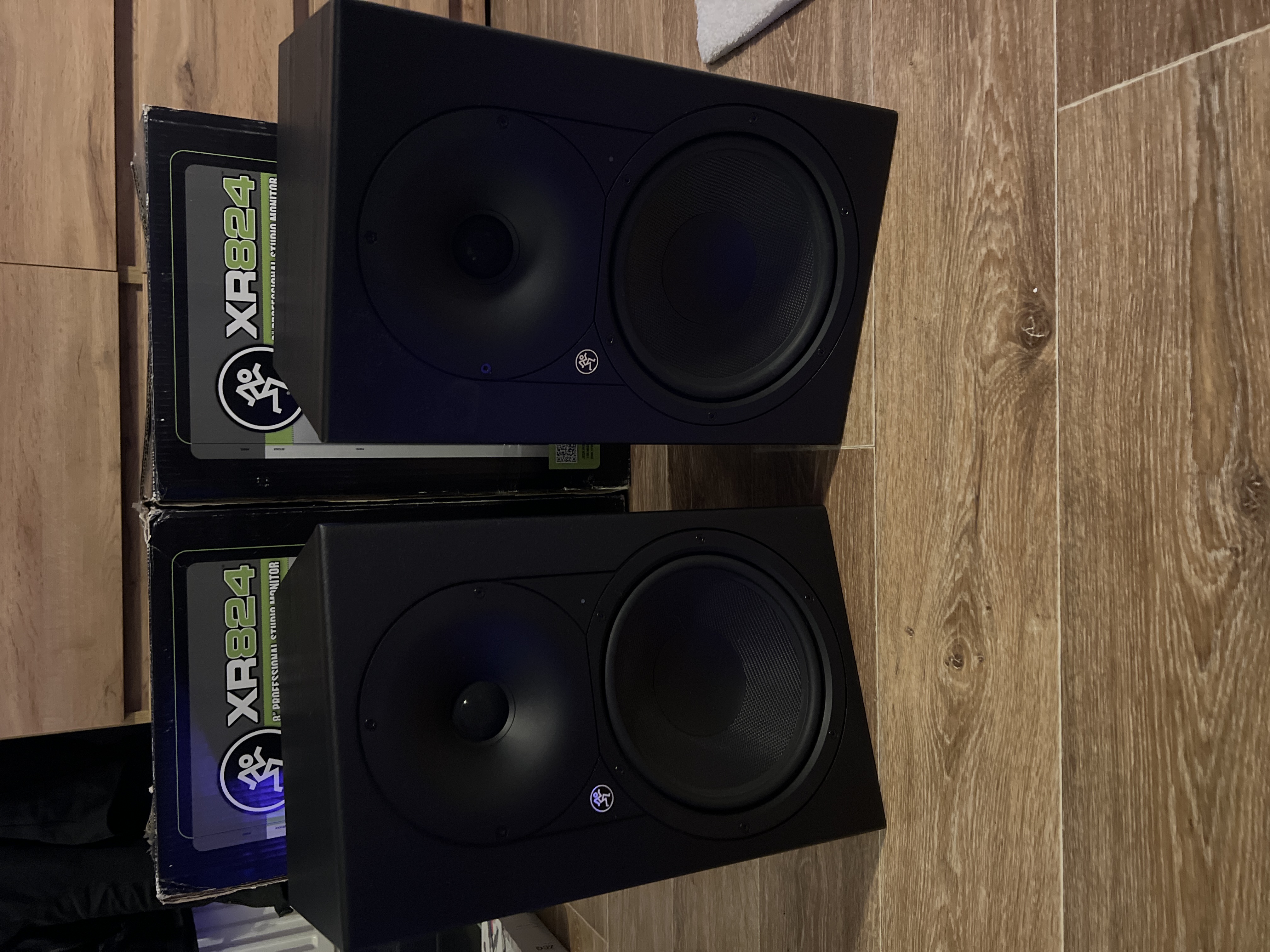 Enceintes Mackie XR824