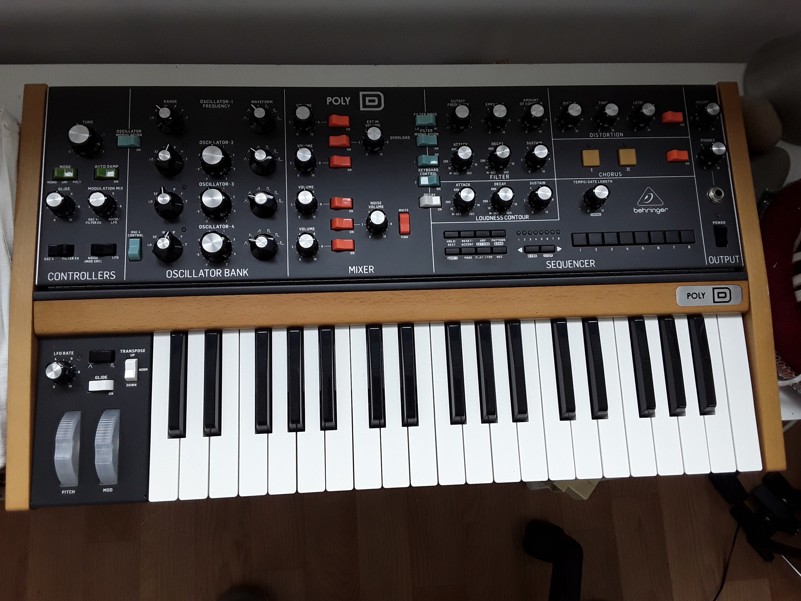 Behringer Poly D très peu servi.