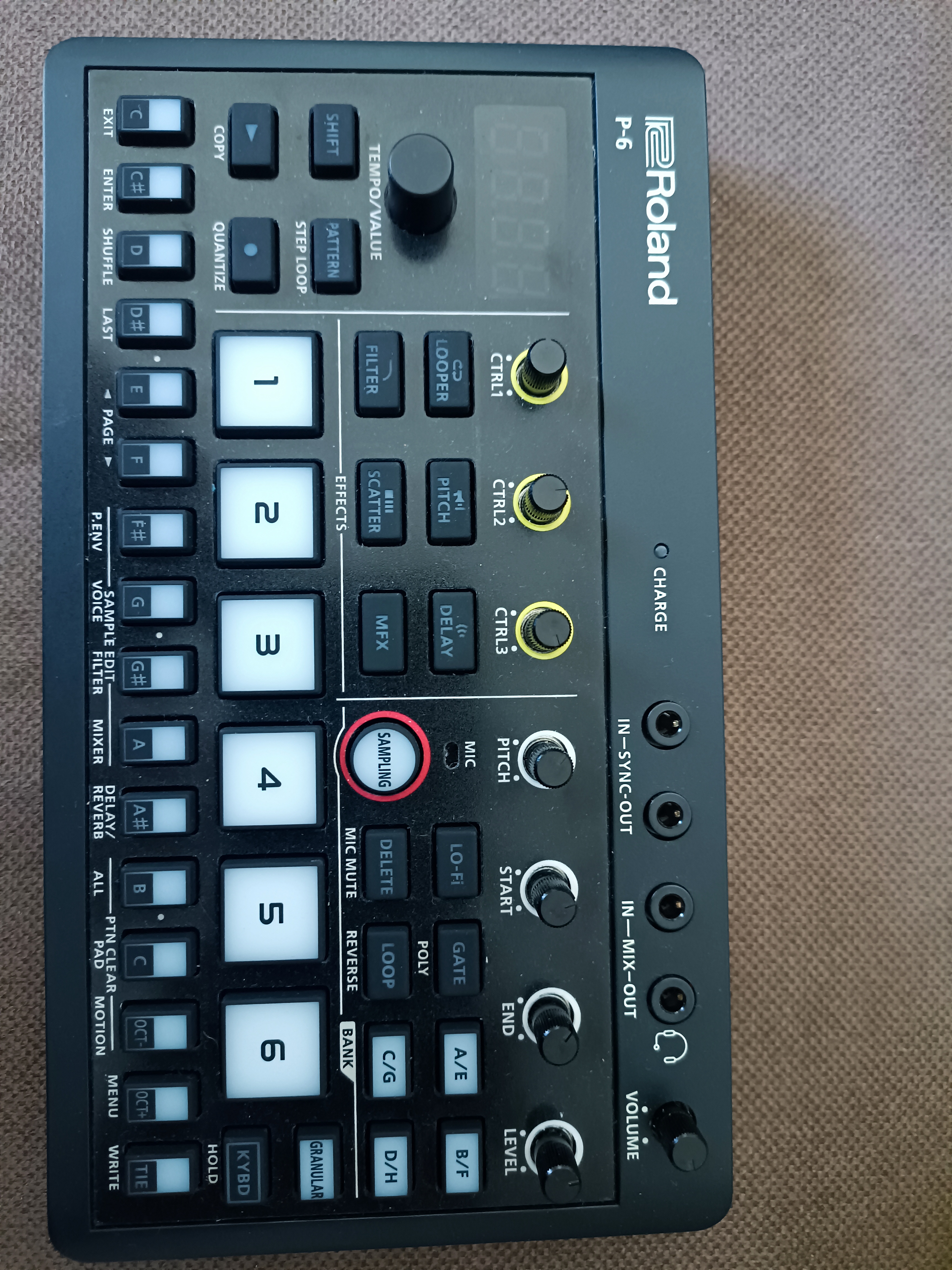 vends Roland AIRA Compact P-6 Sampler