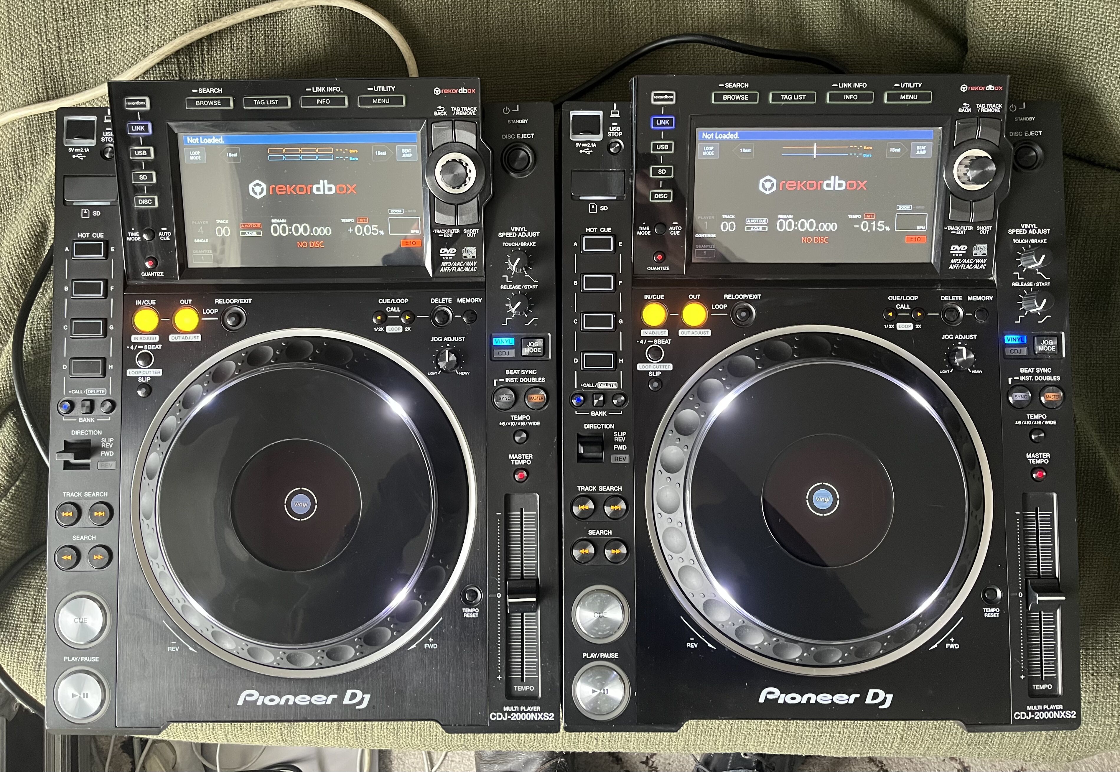 Paire de CDJ 2000NXS 2