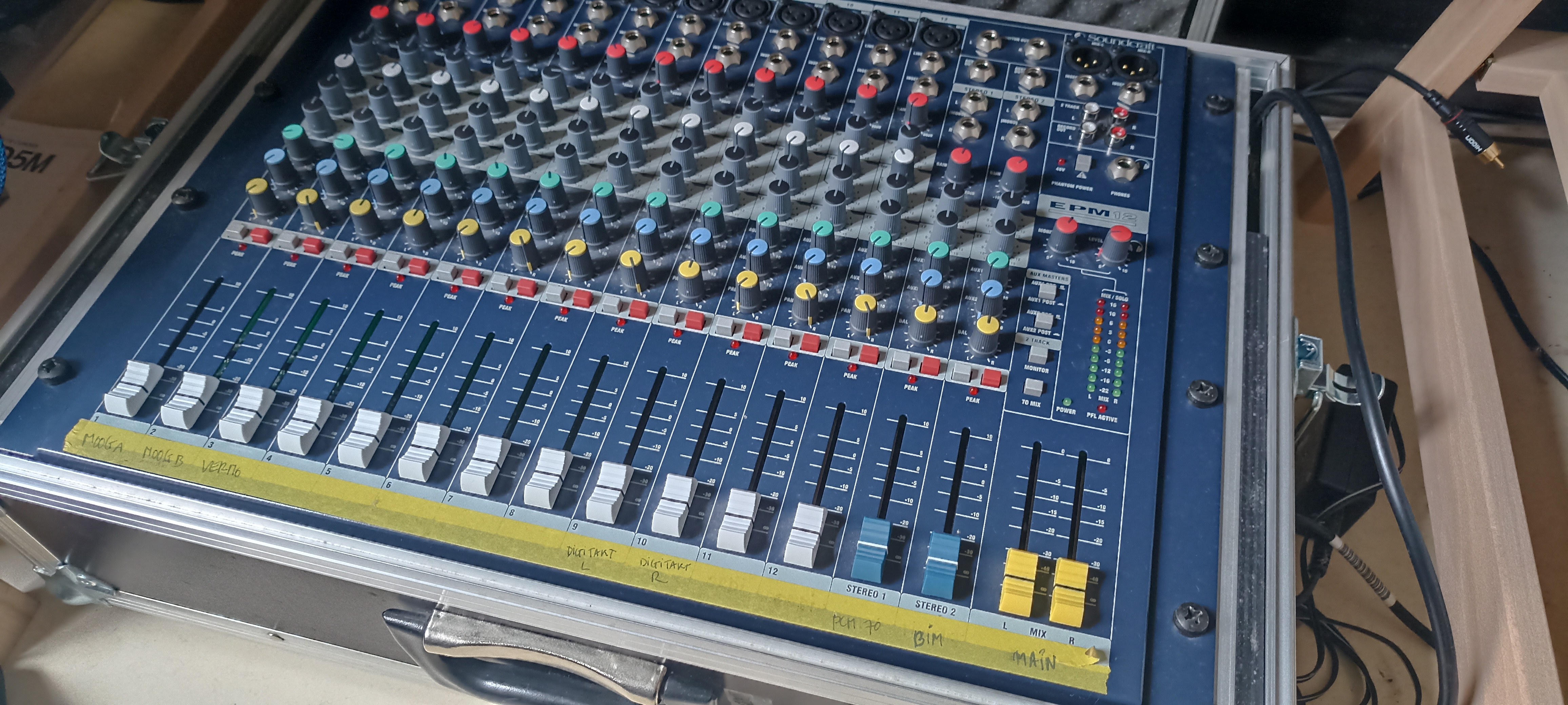 Vends Soundcraft EPM 12