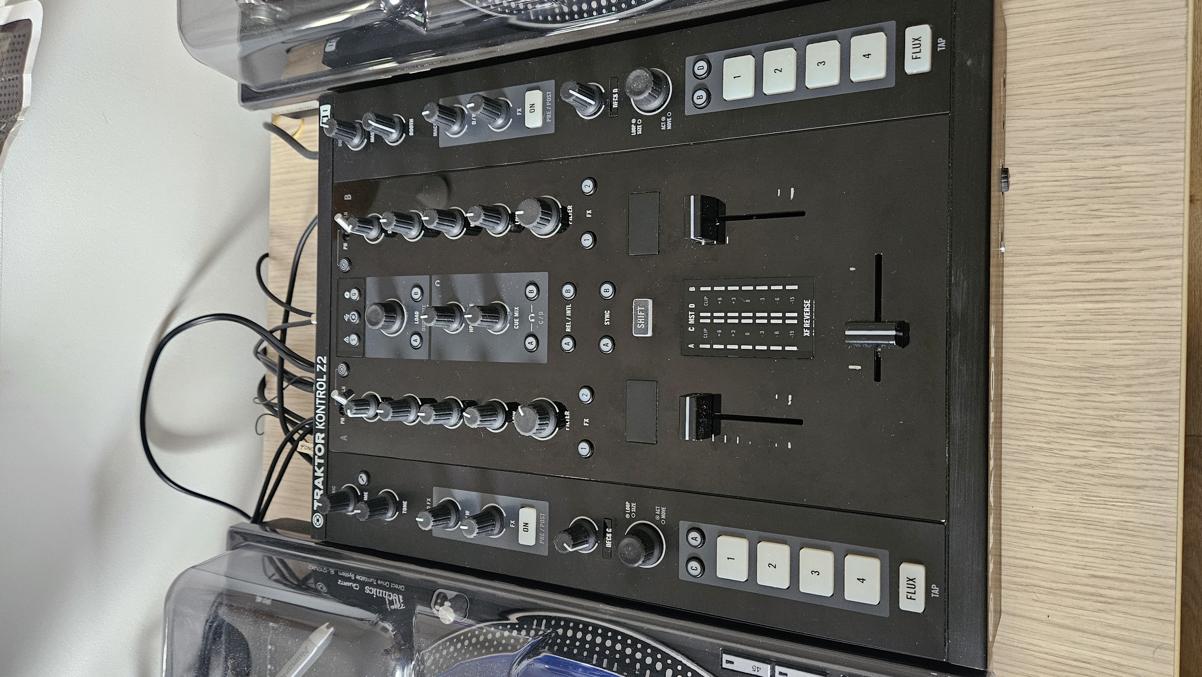 Kontrol Z2 + Traktor Scratch pro 4