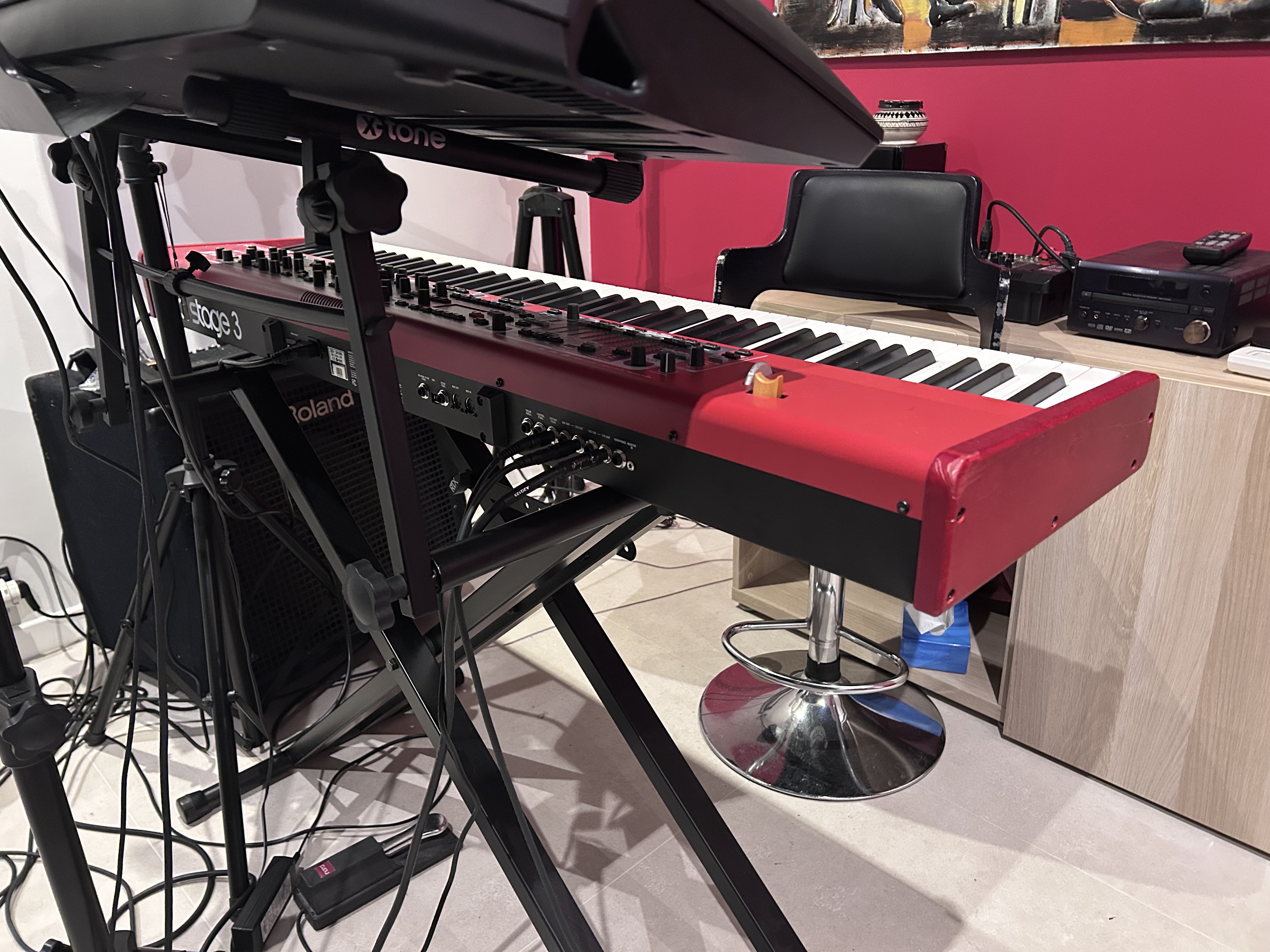 Vends Nord Piano Stage3 en excellent état. 