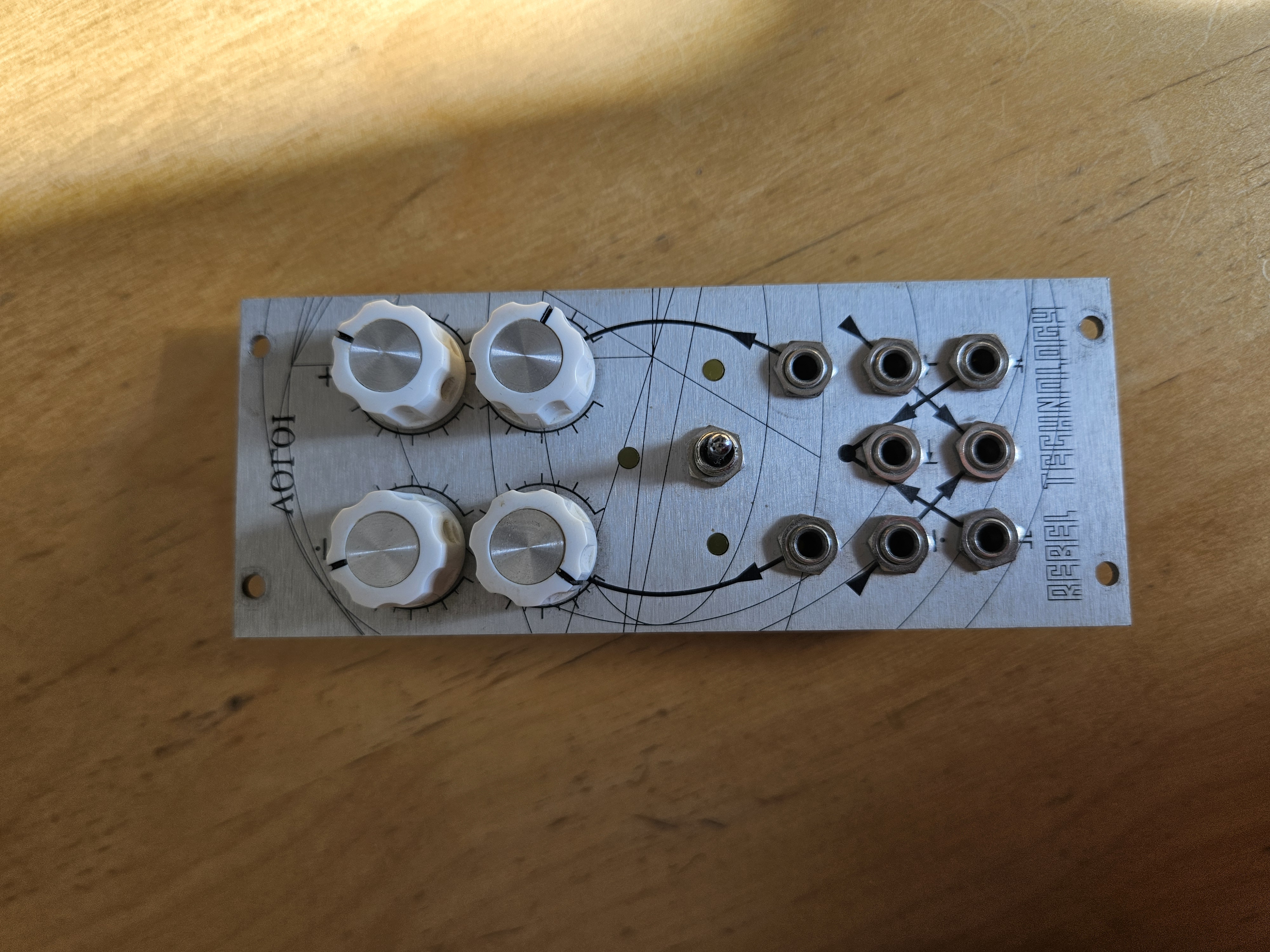 Vente Logoi Rebel Teknology