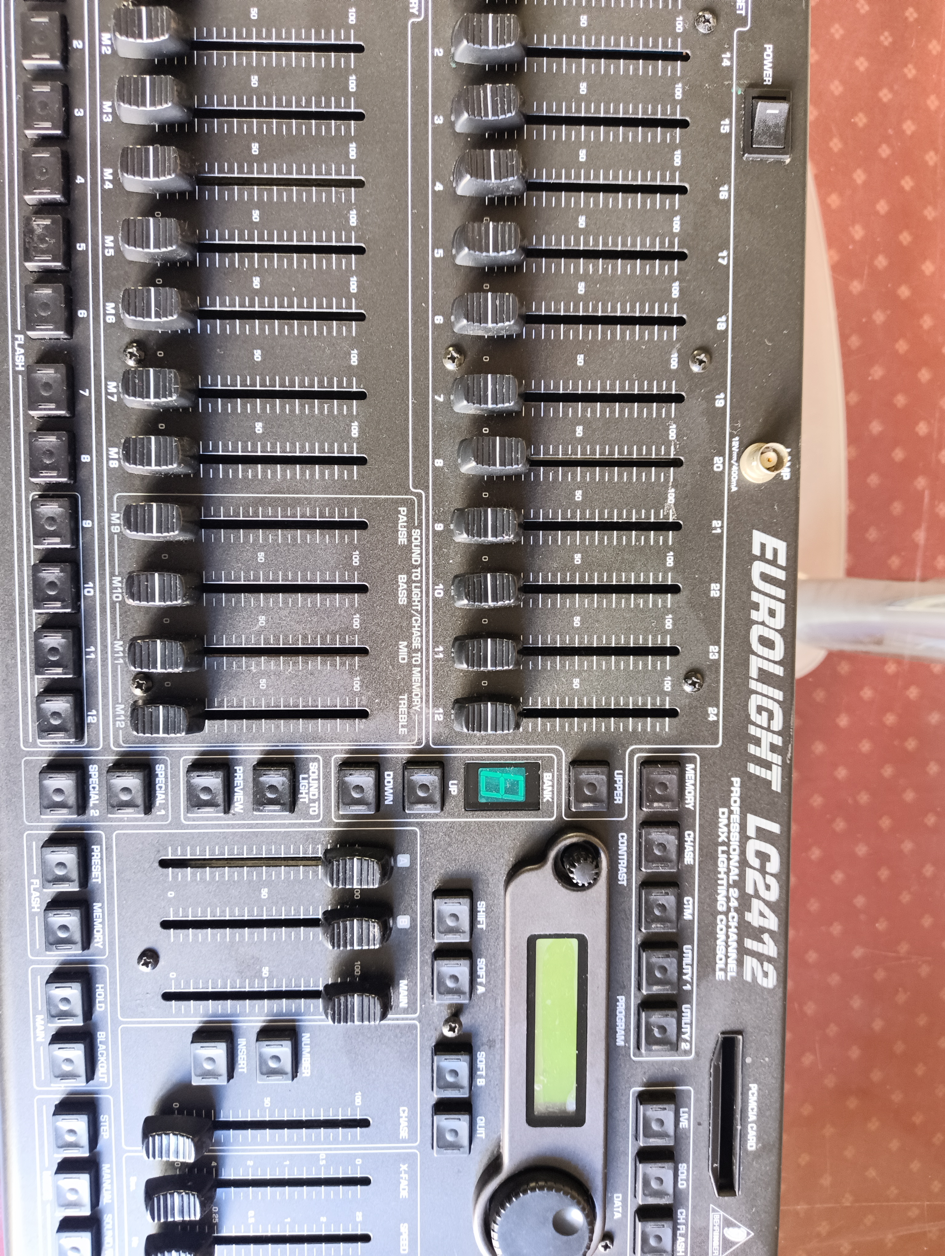 Behringer Eurolight LC2412 llivré dans son carton d'origine