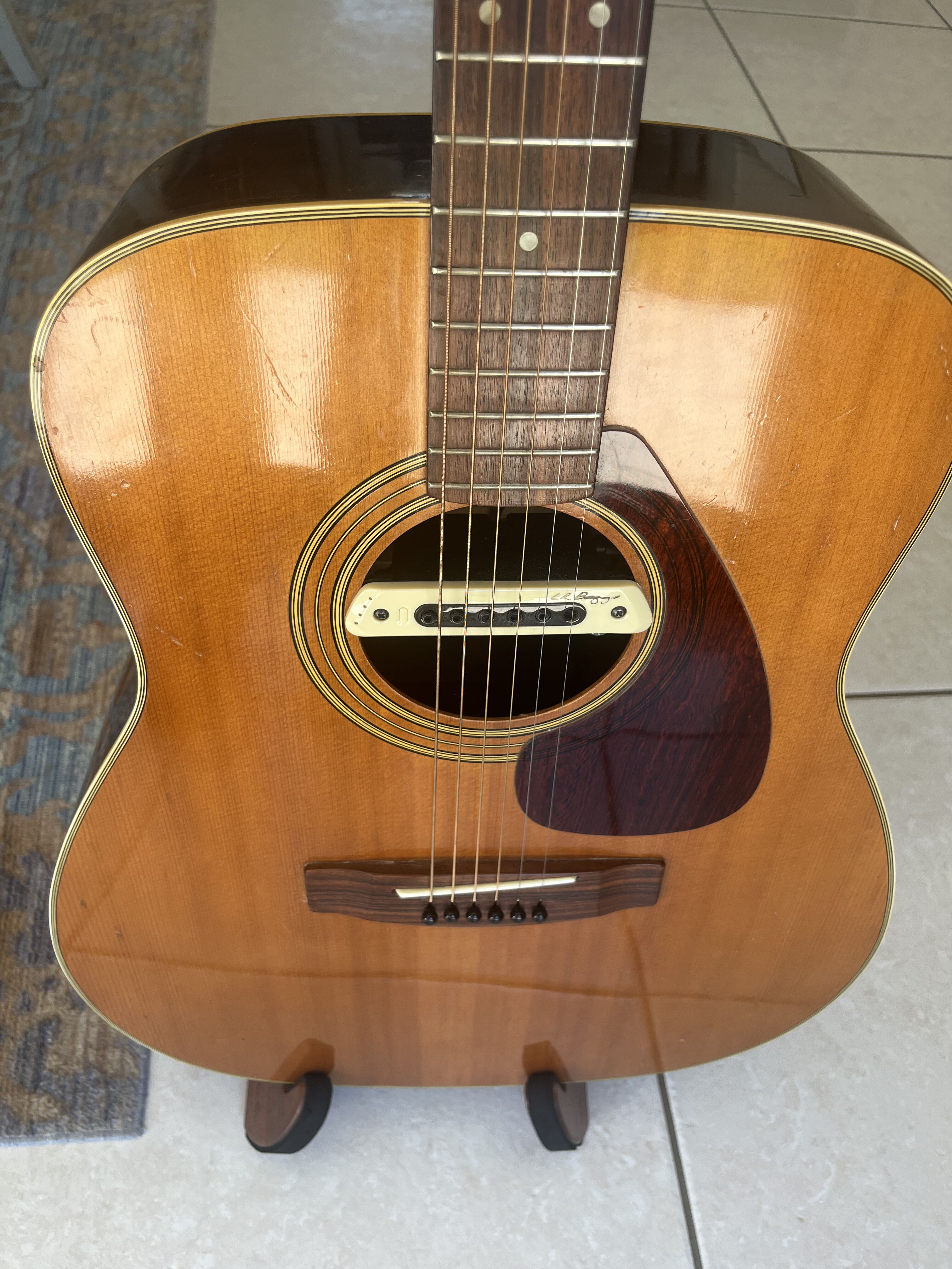 GUITARE YAMAHA FG200