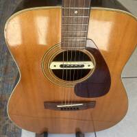 GUITARE YAMAHA FG200