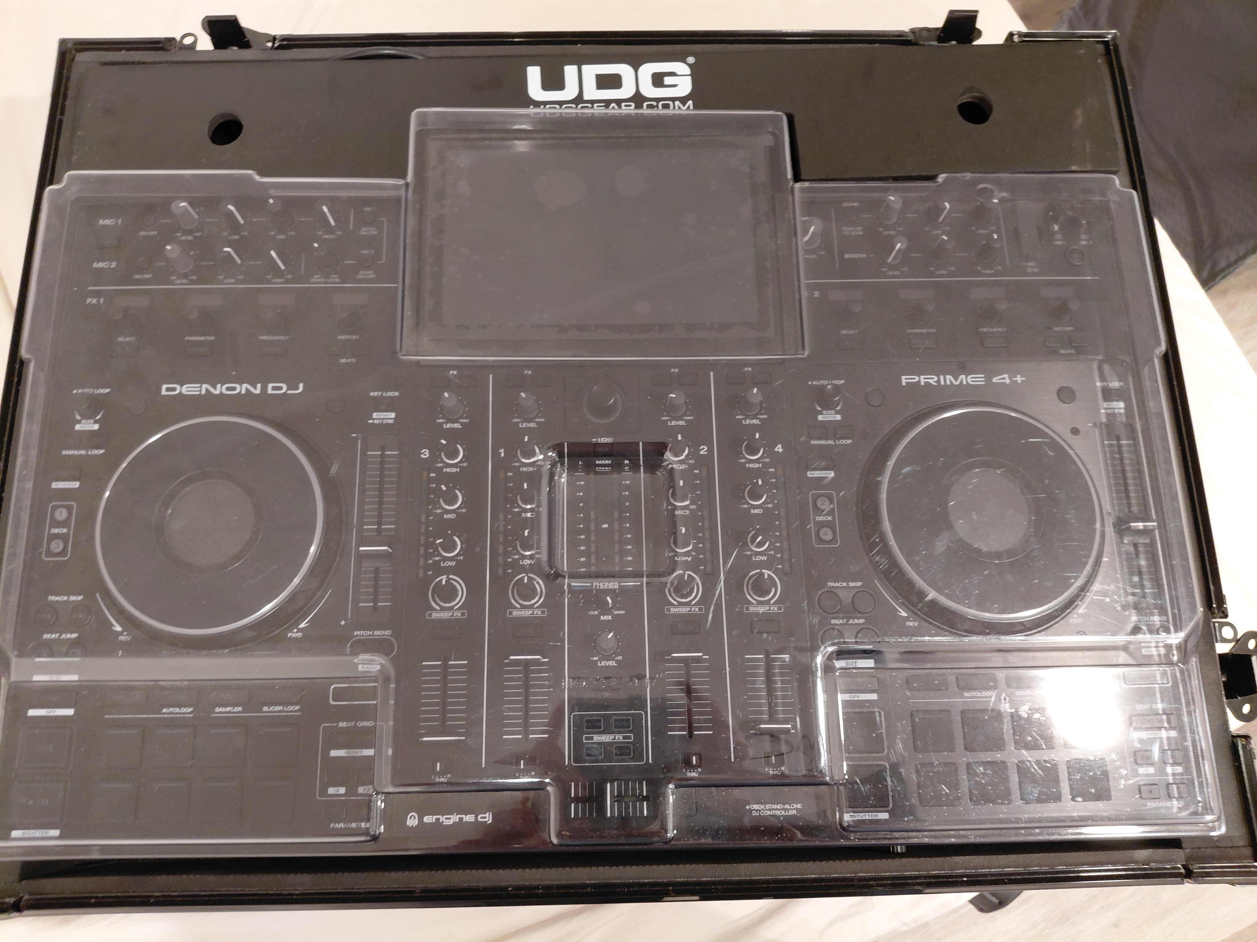Vends denon prime 4 plus avec fly case decksaver et housse de transport