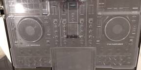 Vends denon prime 4 plus avec fly case decksaver et housse de transport