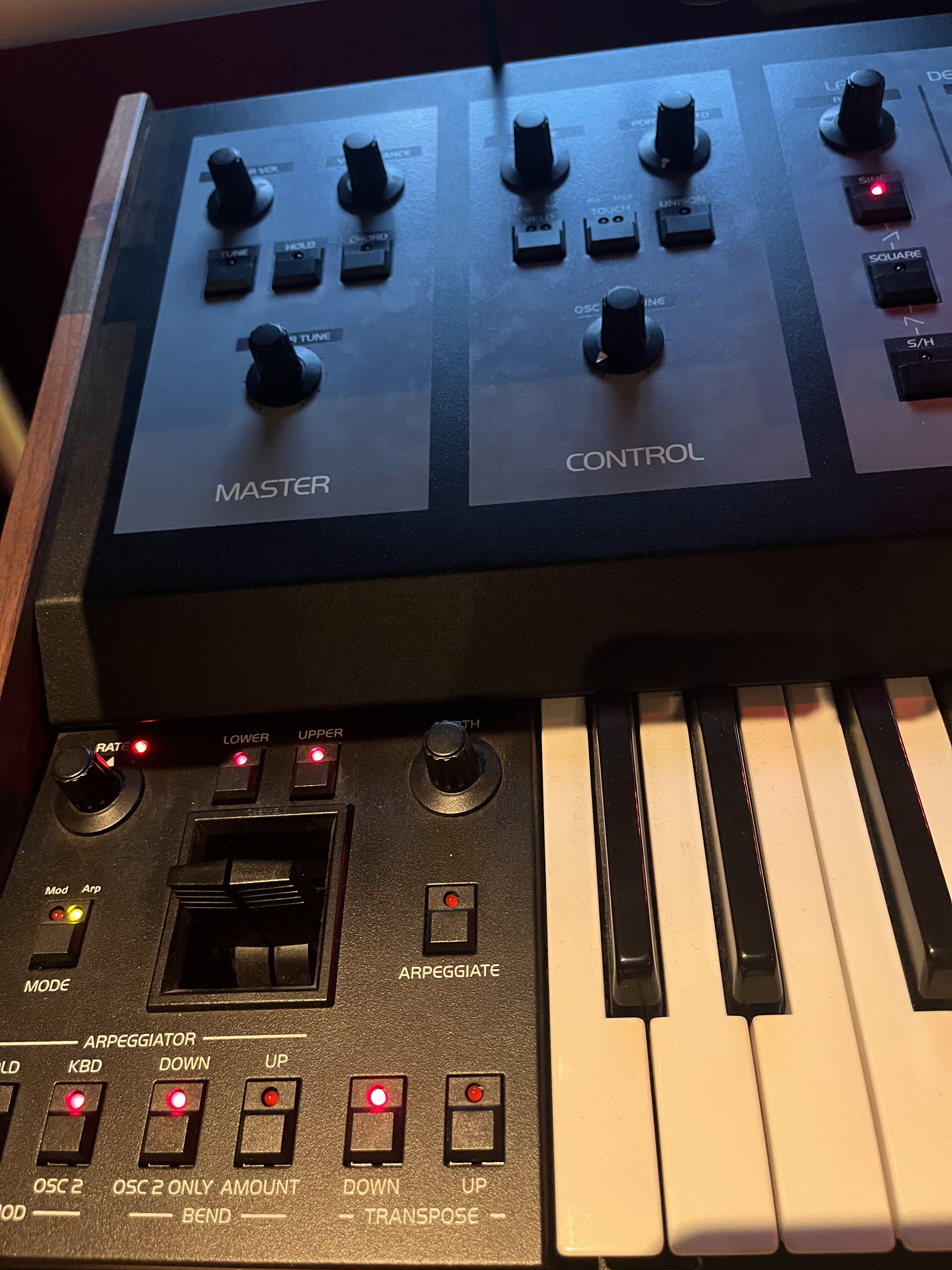 Vends synthétiseur Oberheim OB-X8