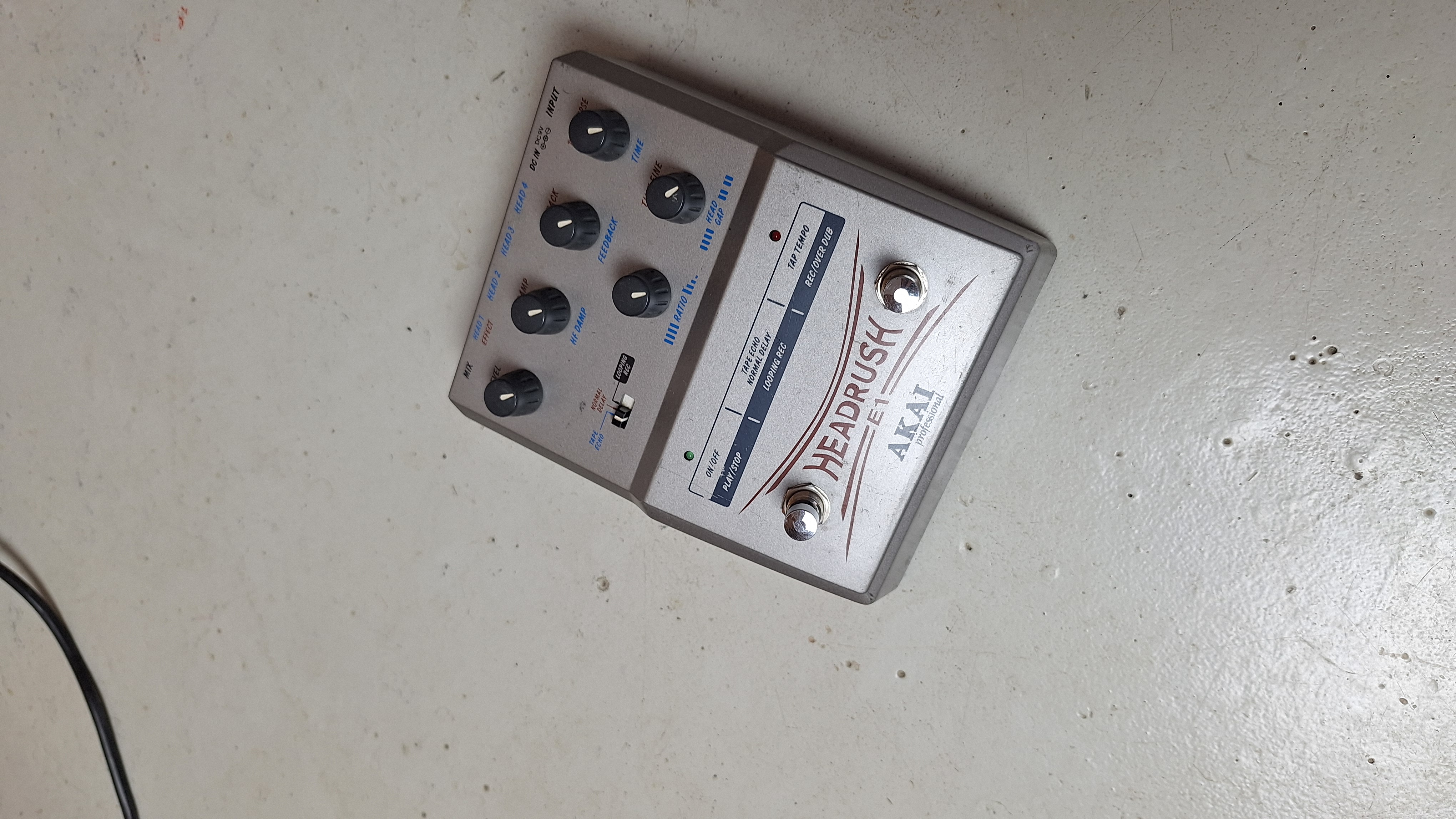 Vends delay Akai Headrush E1