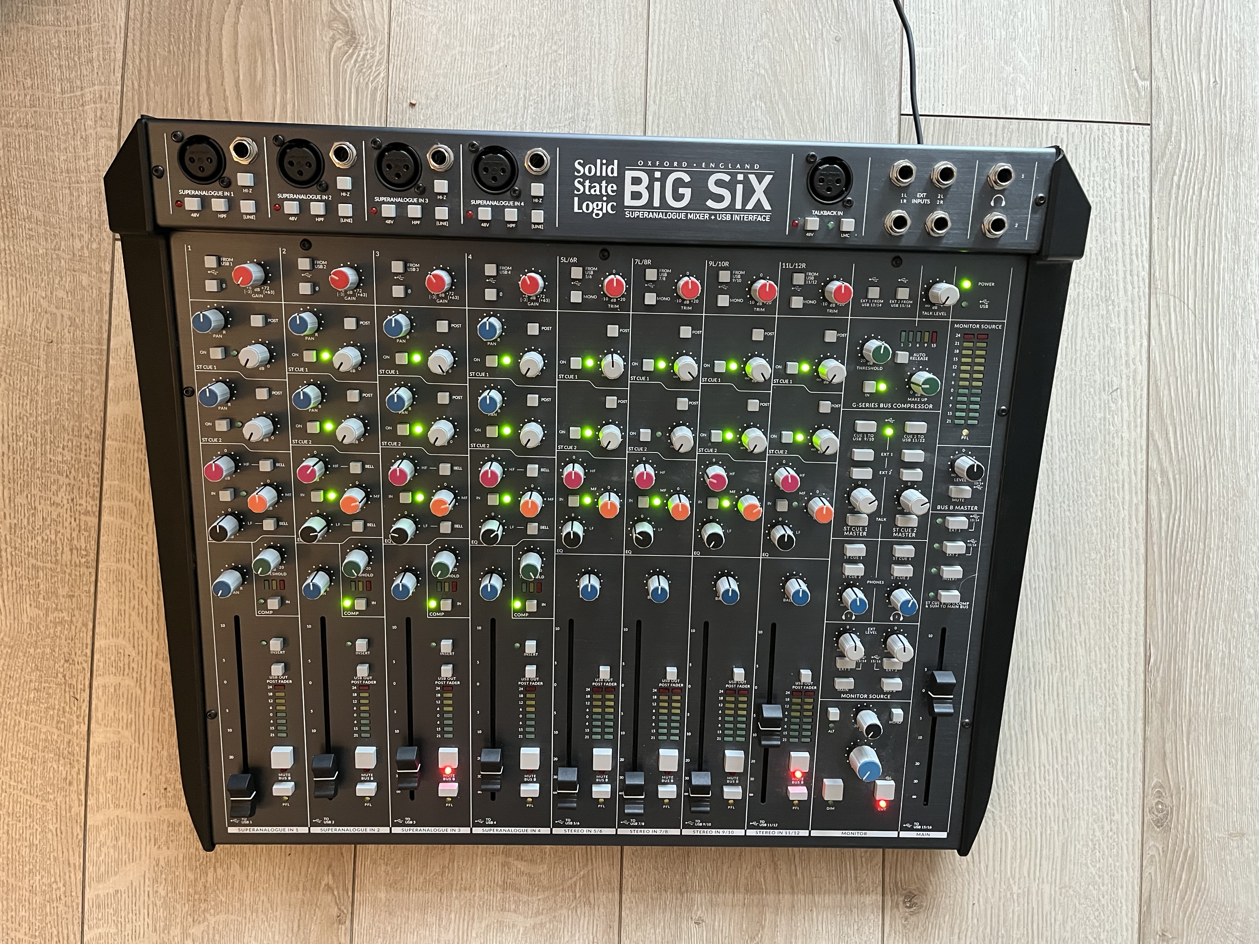 SSL Big six parfait état, avec housse de protection et équerre de mise en Rack