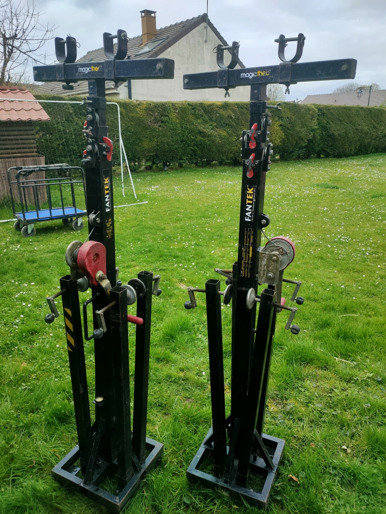 vends 2 pieds fantek t 103 avec embase au dessus pour des structures