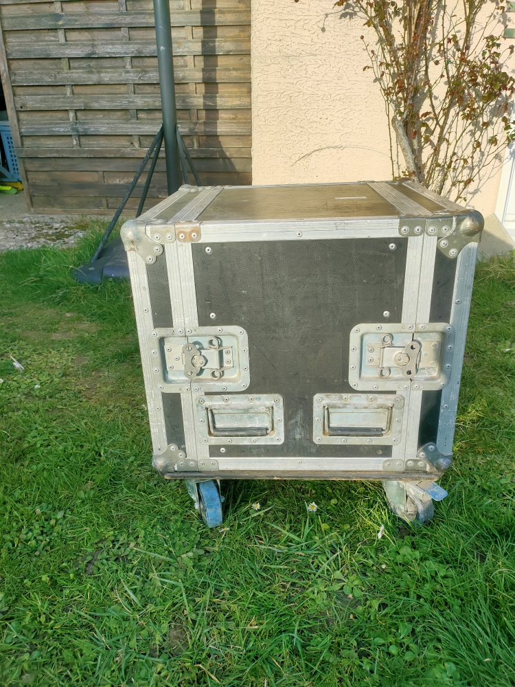 vends flycase pour amplis avec capot avant et arriere 