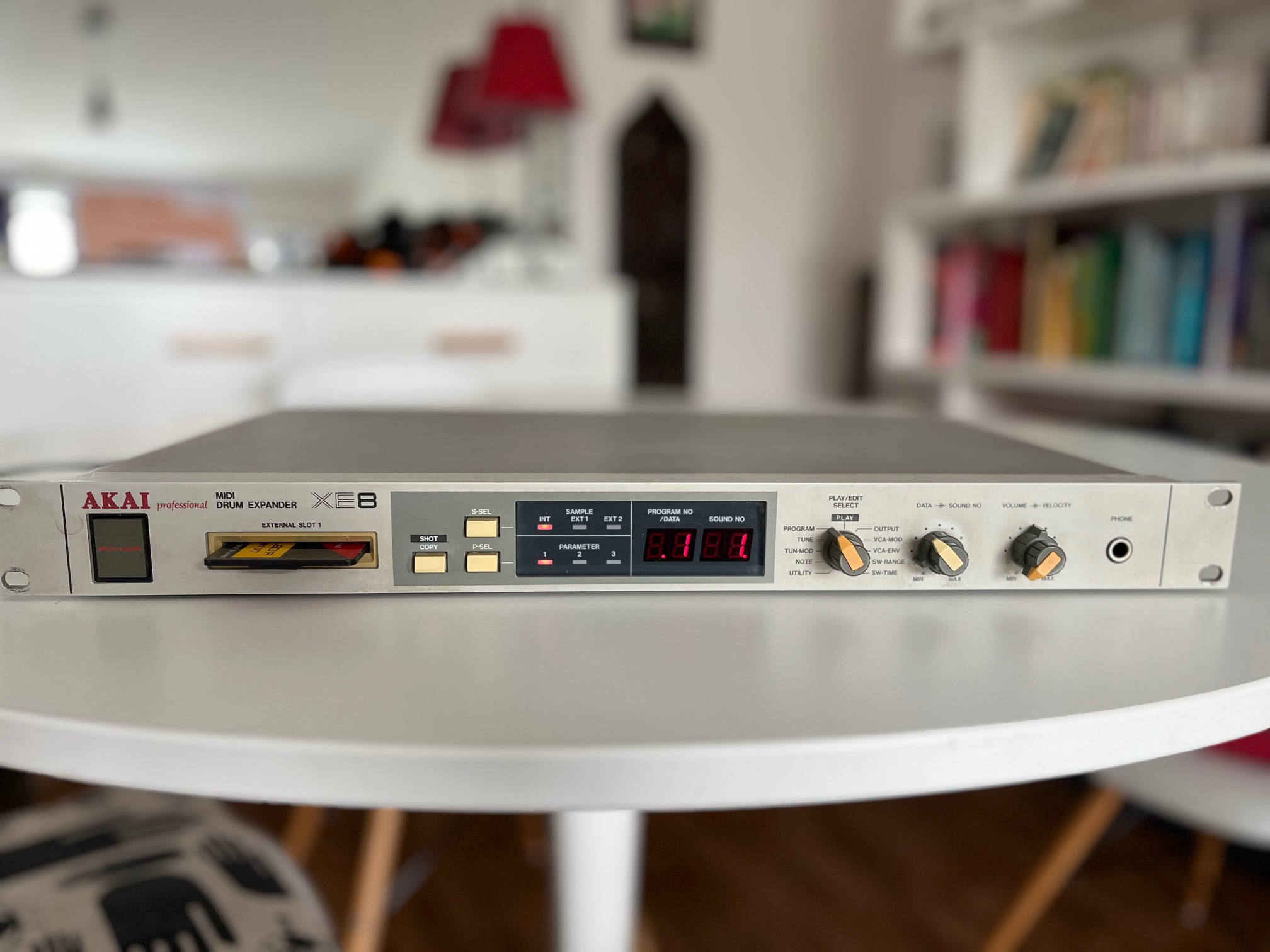 VENDS AKAI XE8