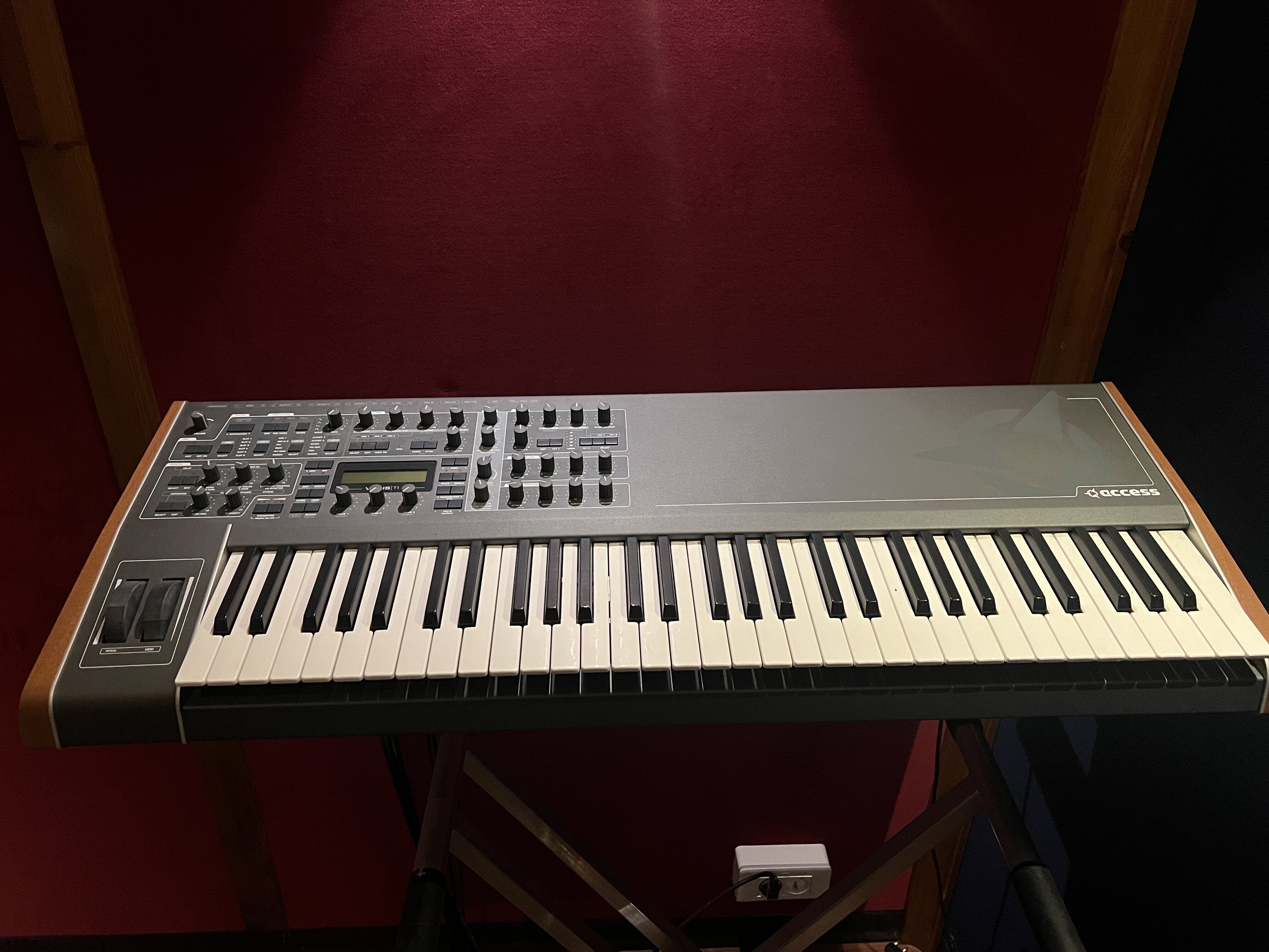 Access Virus TI – Synthétiseur professionnel – État exceptionnel