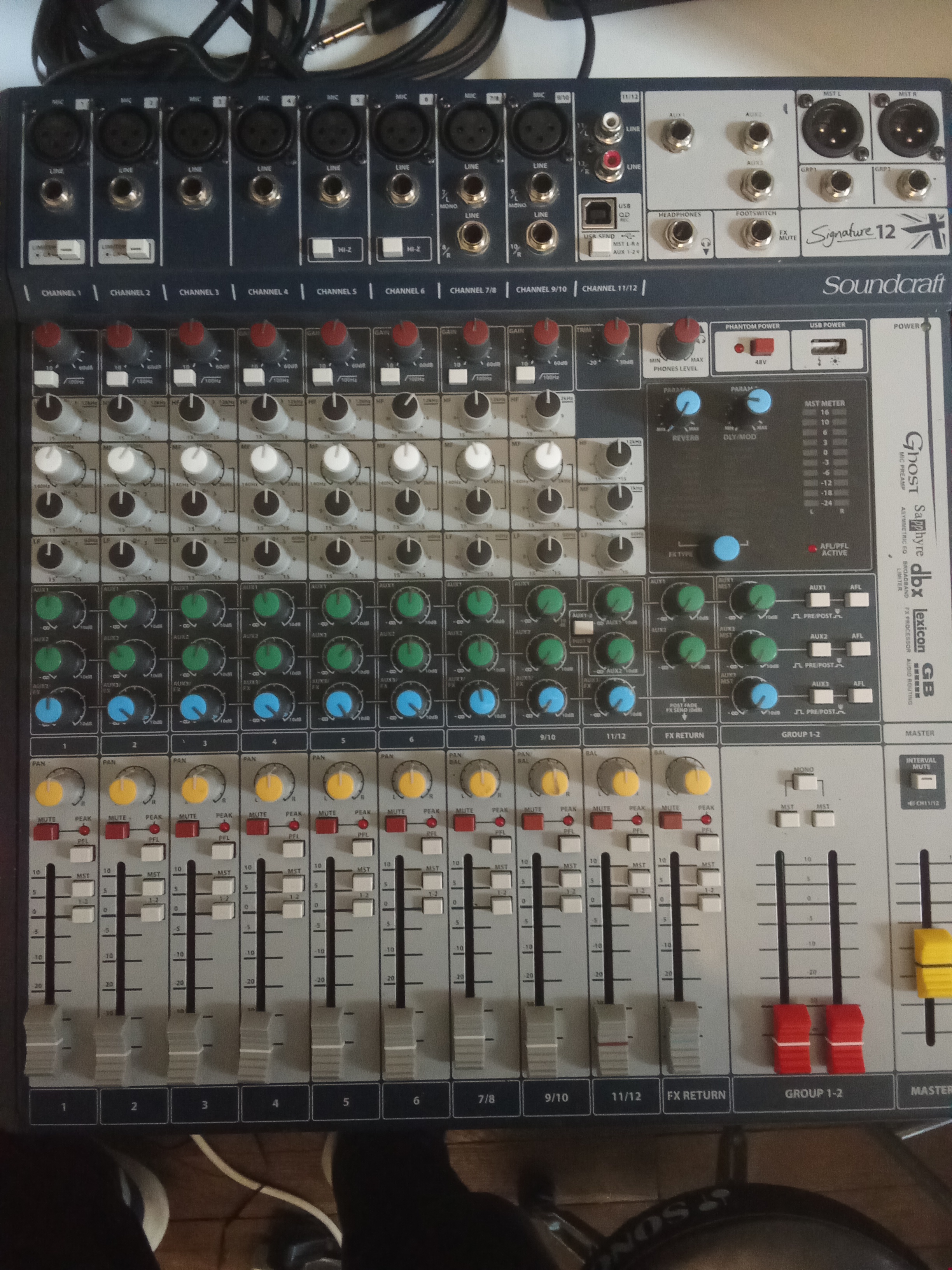 vends Soundcraft signature 12 