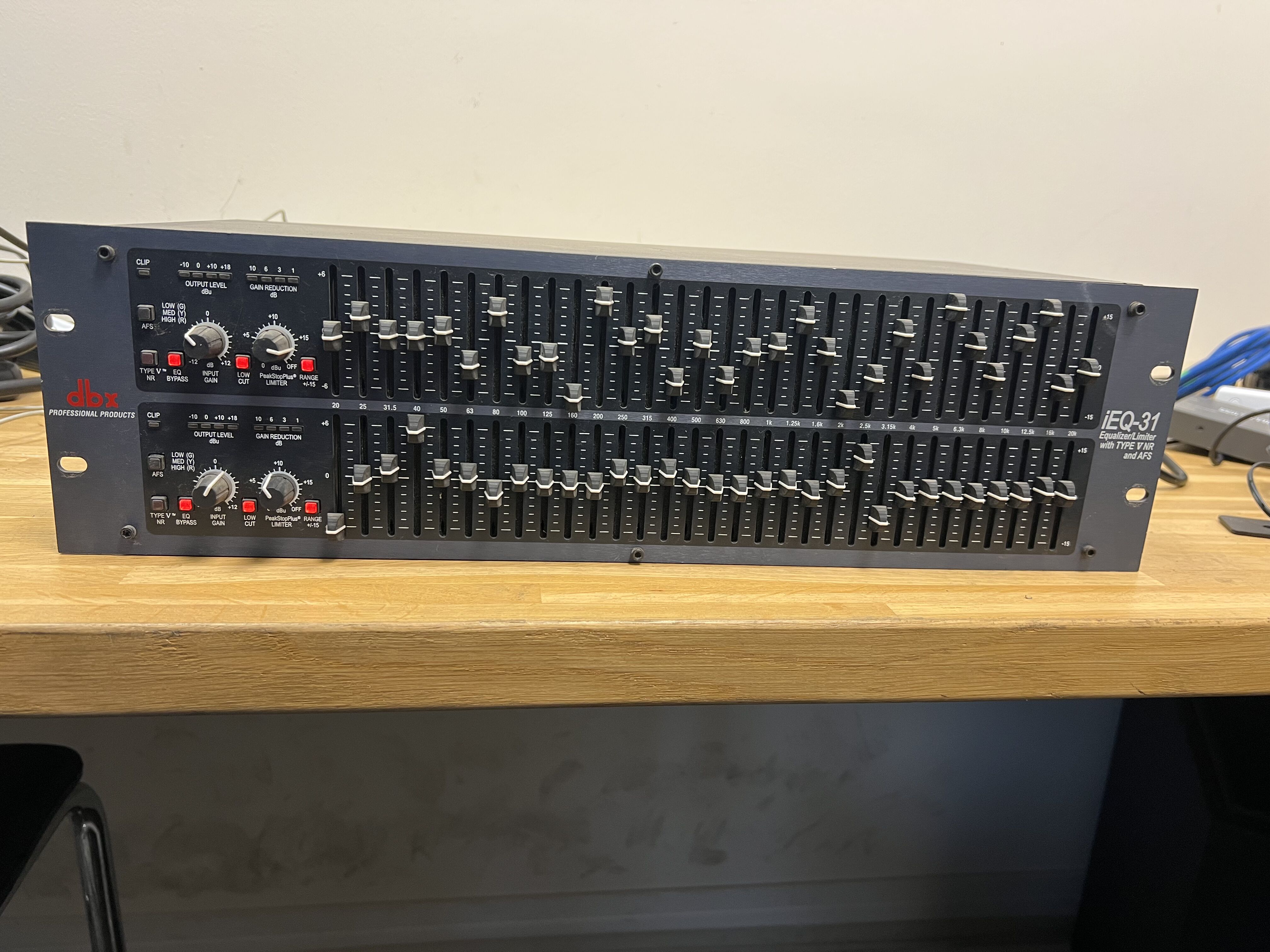 DBX iEQ-31