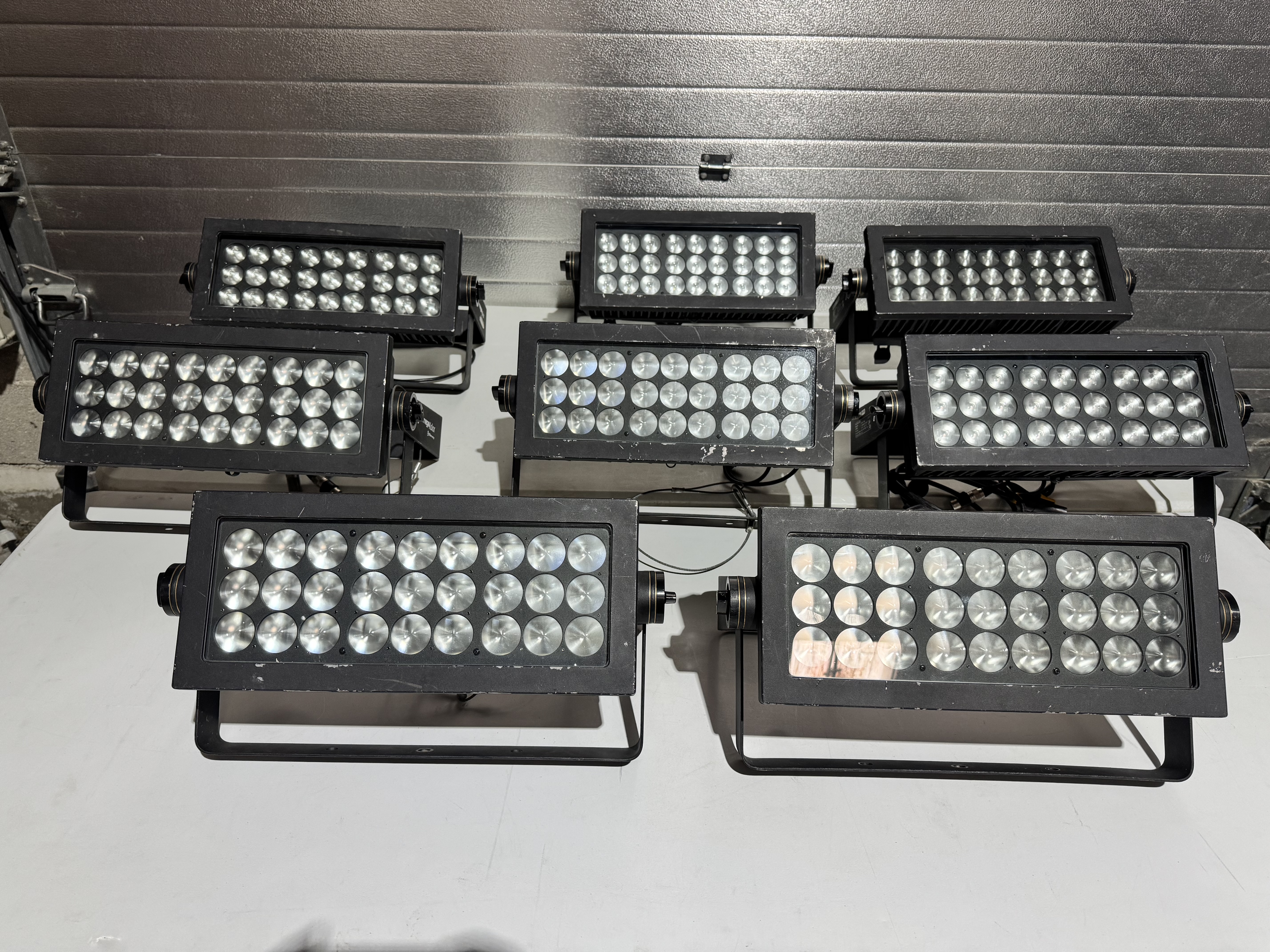 STARWAY MEGAKOLOR HD ZOOM 27X15W RGBW / 2 FLIGHTS DE 4