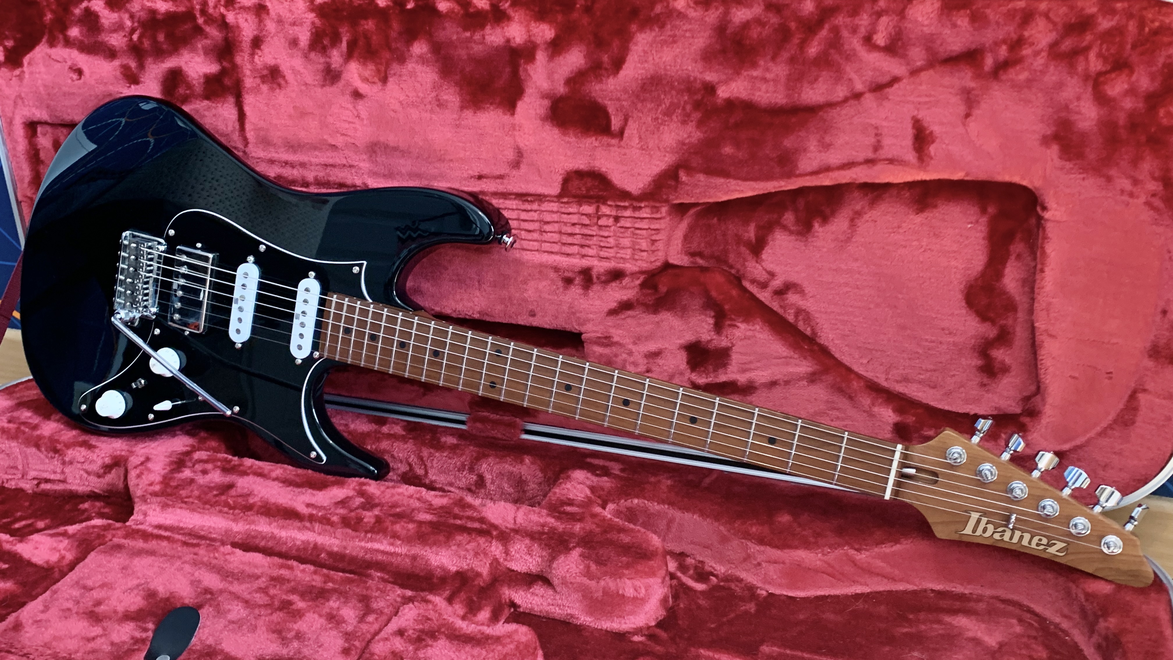 Ibanez AZ2204B Prestige (Japon) 