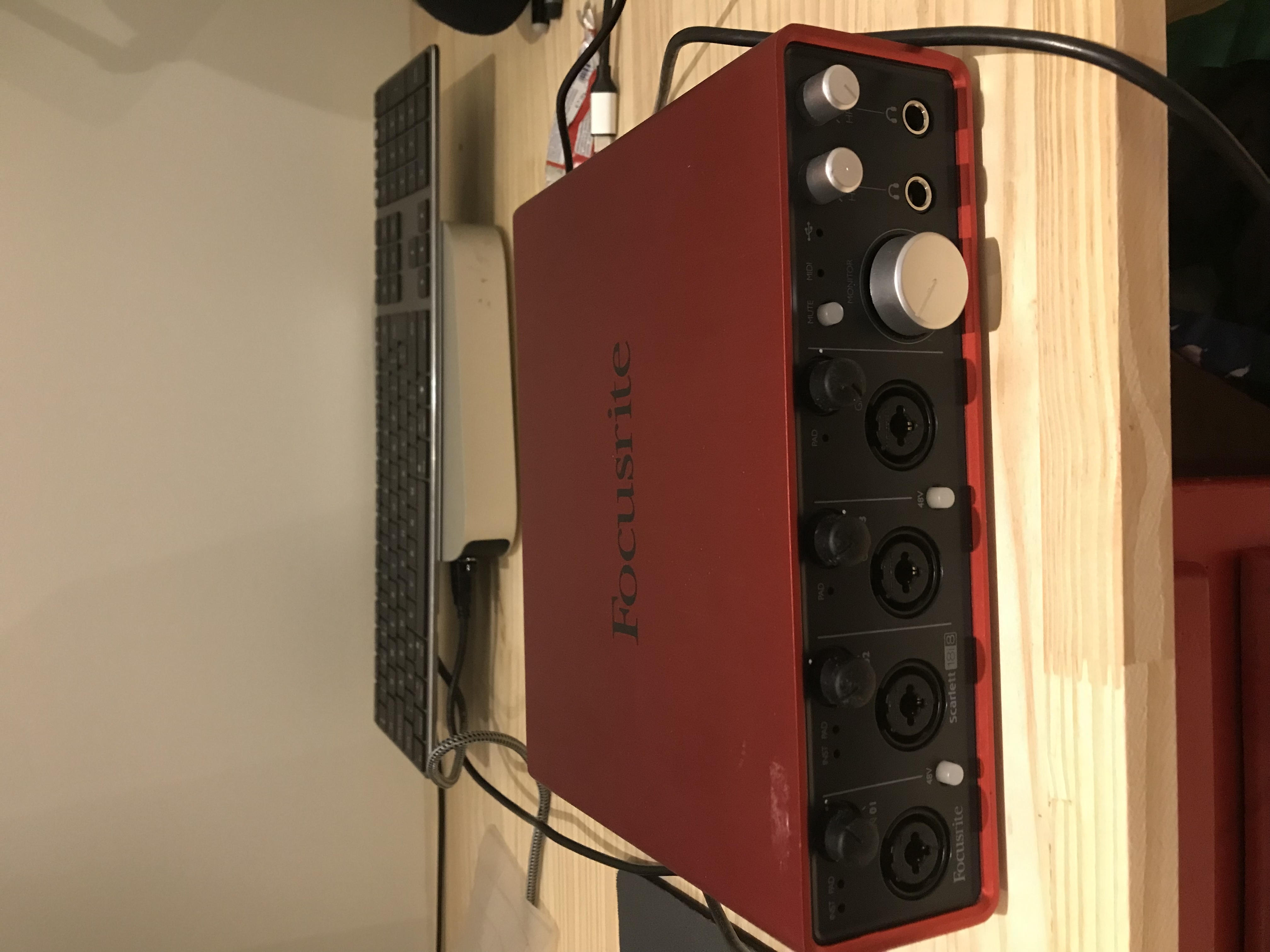 Vends Scarlett 18i8 (1st Gen)