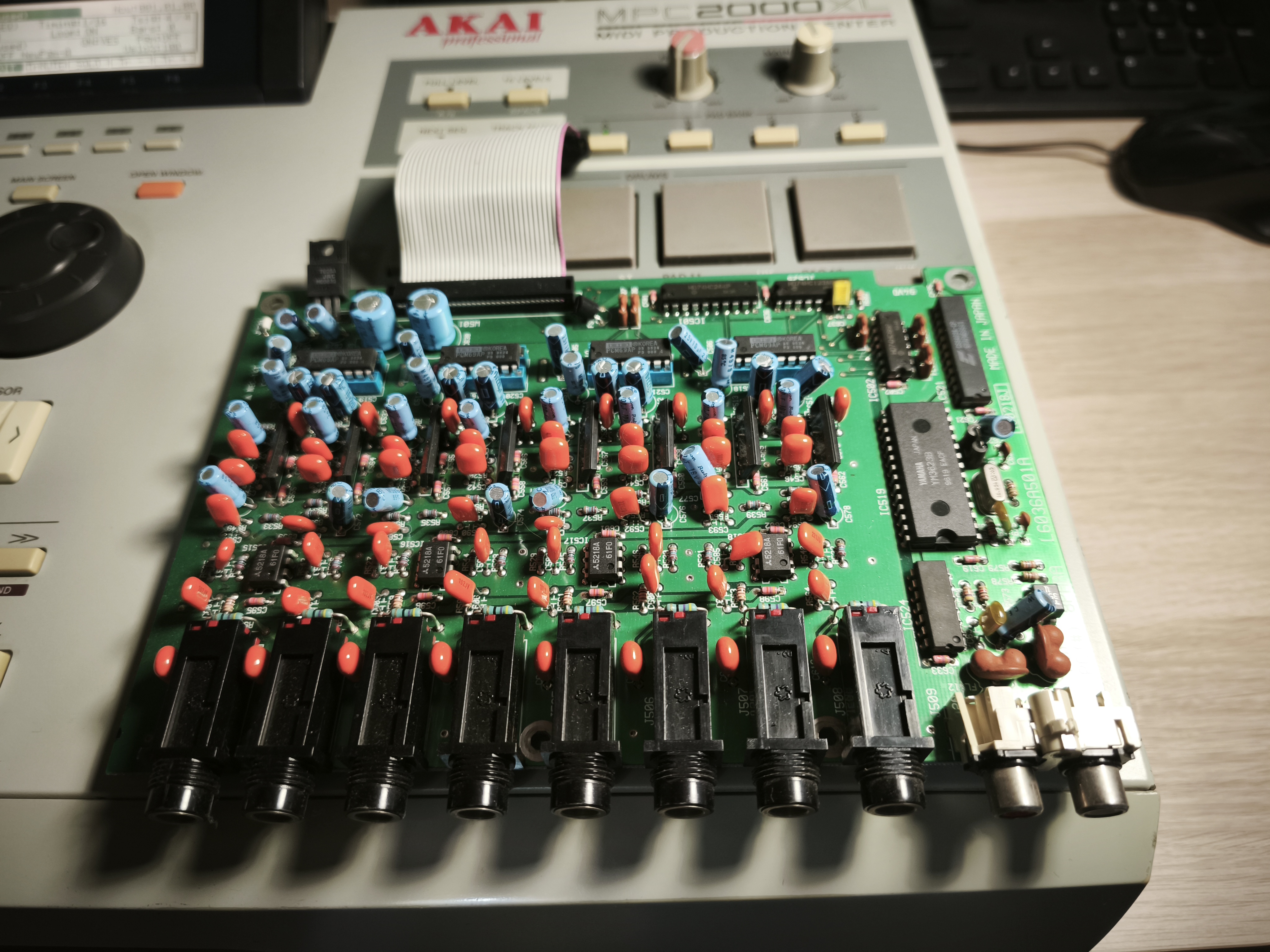 Vends carte 8 sorties séparées Sampler Akai