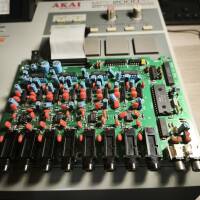 Vends carte 8 sorties séparées Sampler Akai