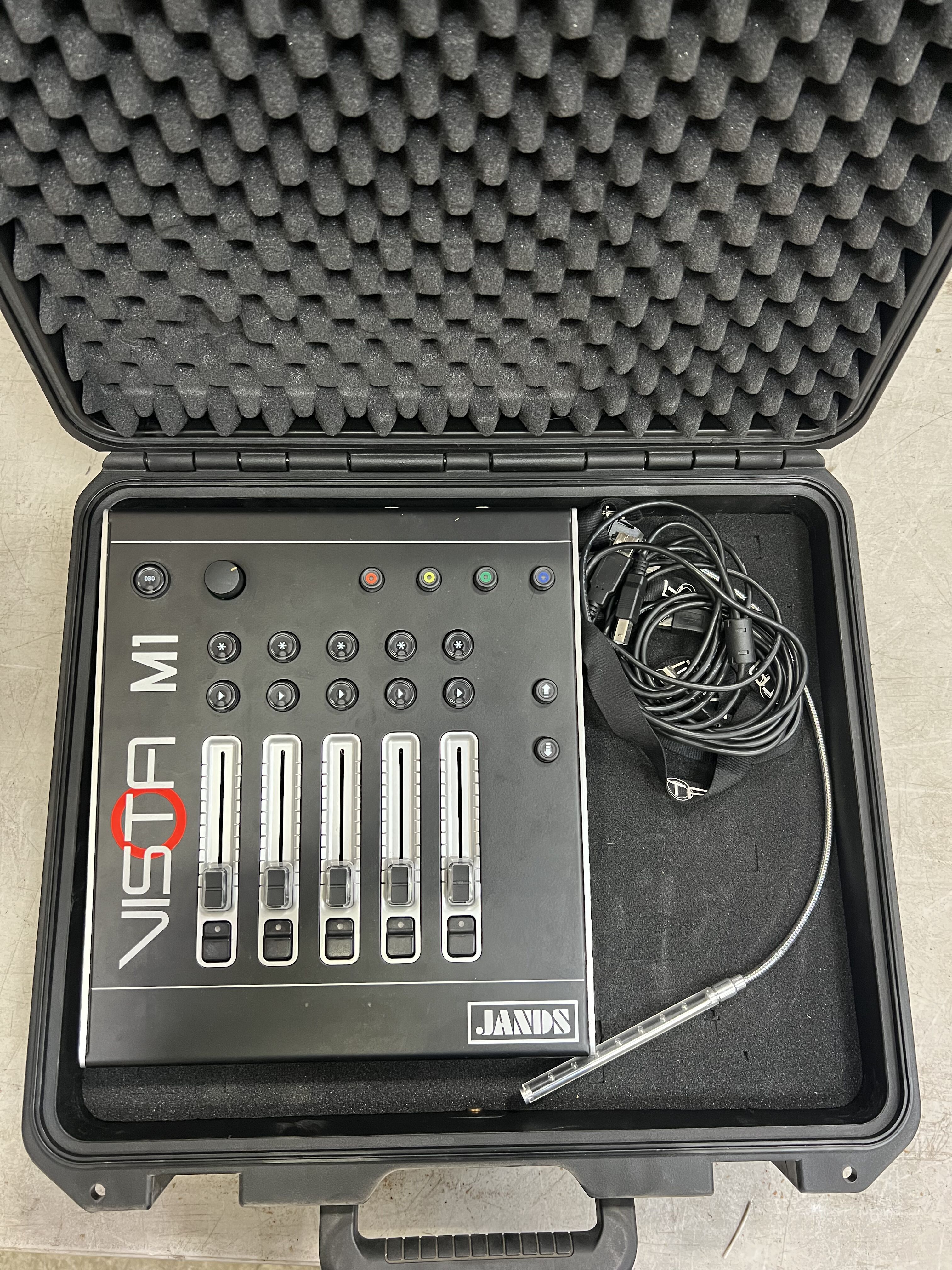 Interface DMX Jands VISTA M1 - contrôle lumière PC / spectacle / DJ