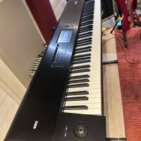 Vends Nautilus 88 état neuf, première main / facture, très peu joué, jamais sorti du studio + stand & pédale exp.