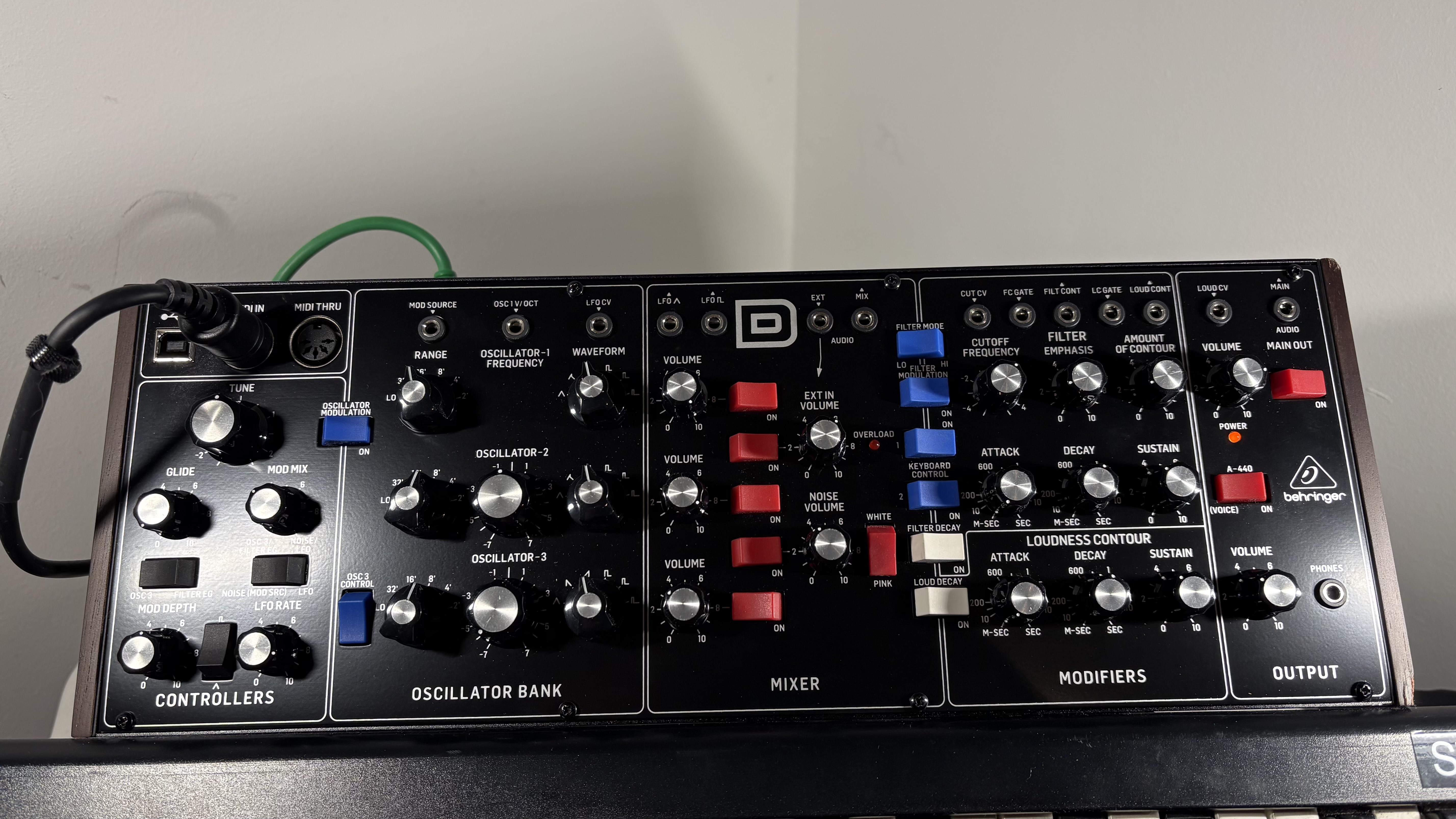 Behringer Model D - Parfait fonctionnement - Facture TVA