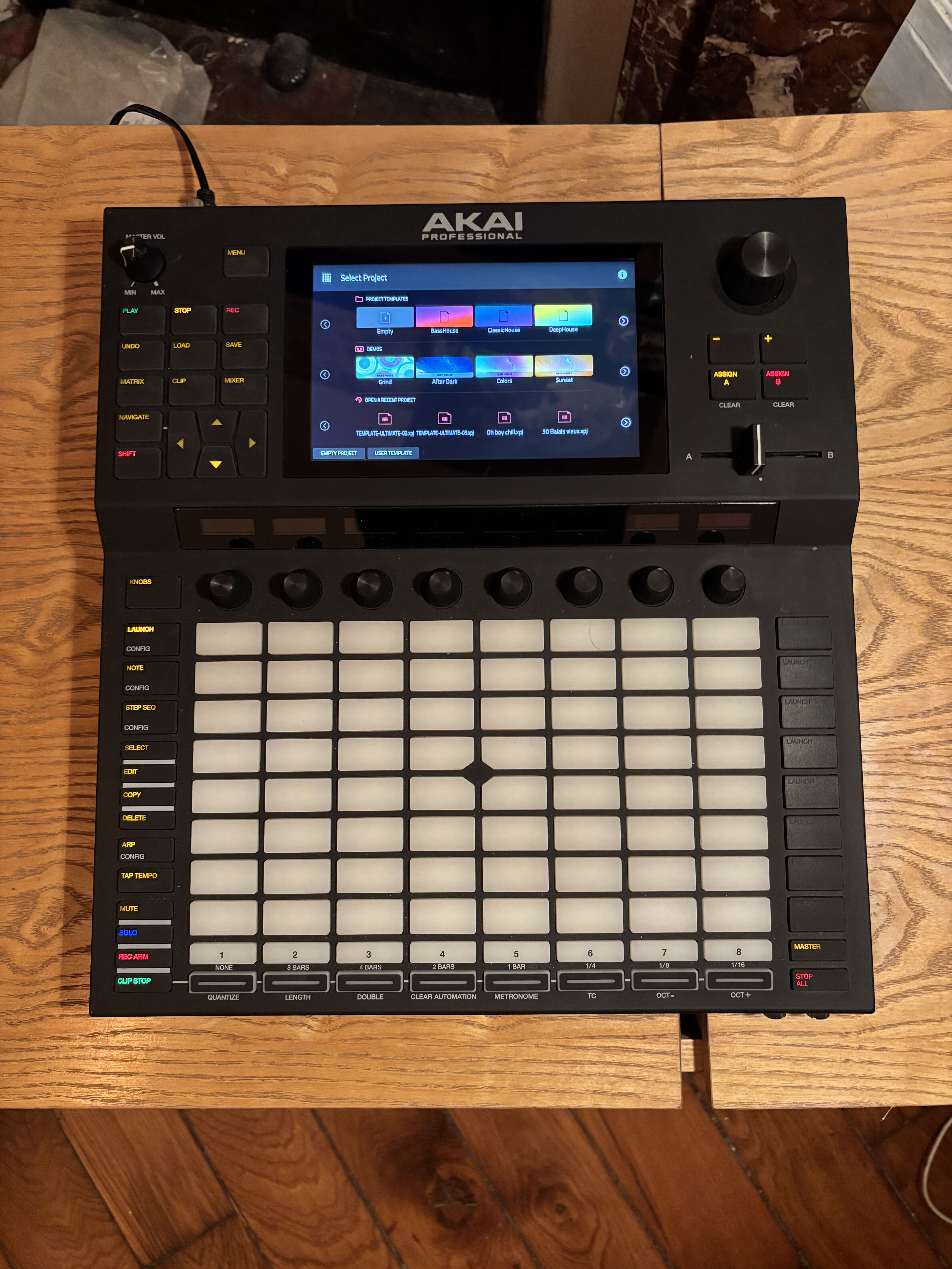 Akai Force + SSD 512Go + Decksaver + UDG + Plugin Jura