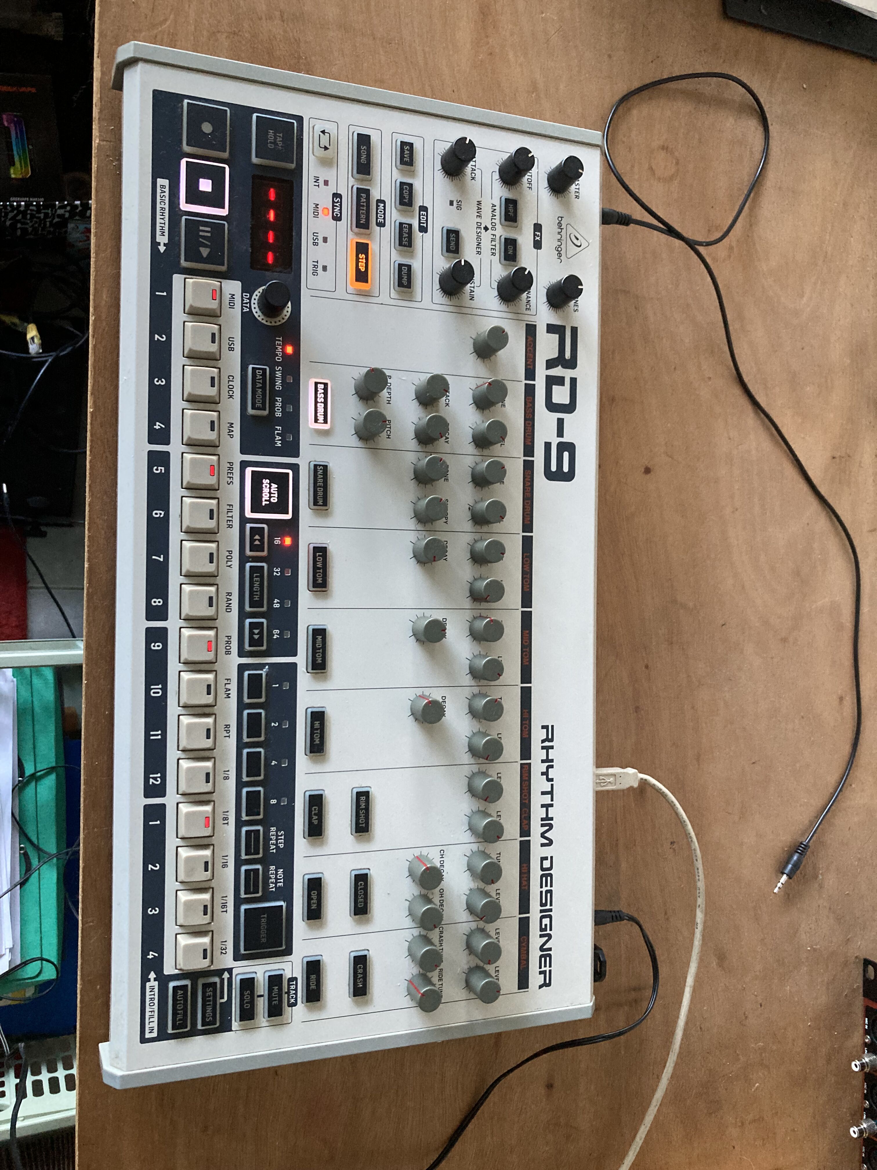 VEND Behringer RD9 200 Euros 