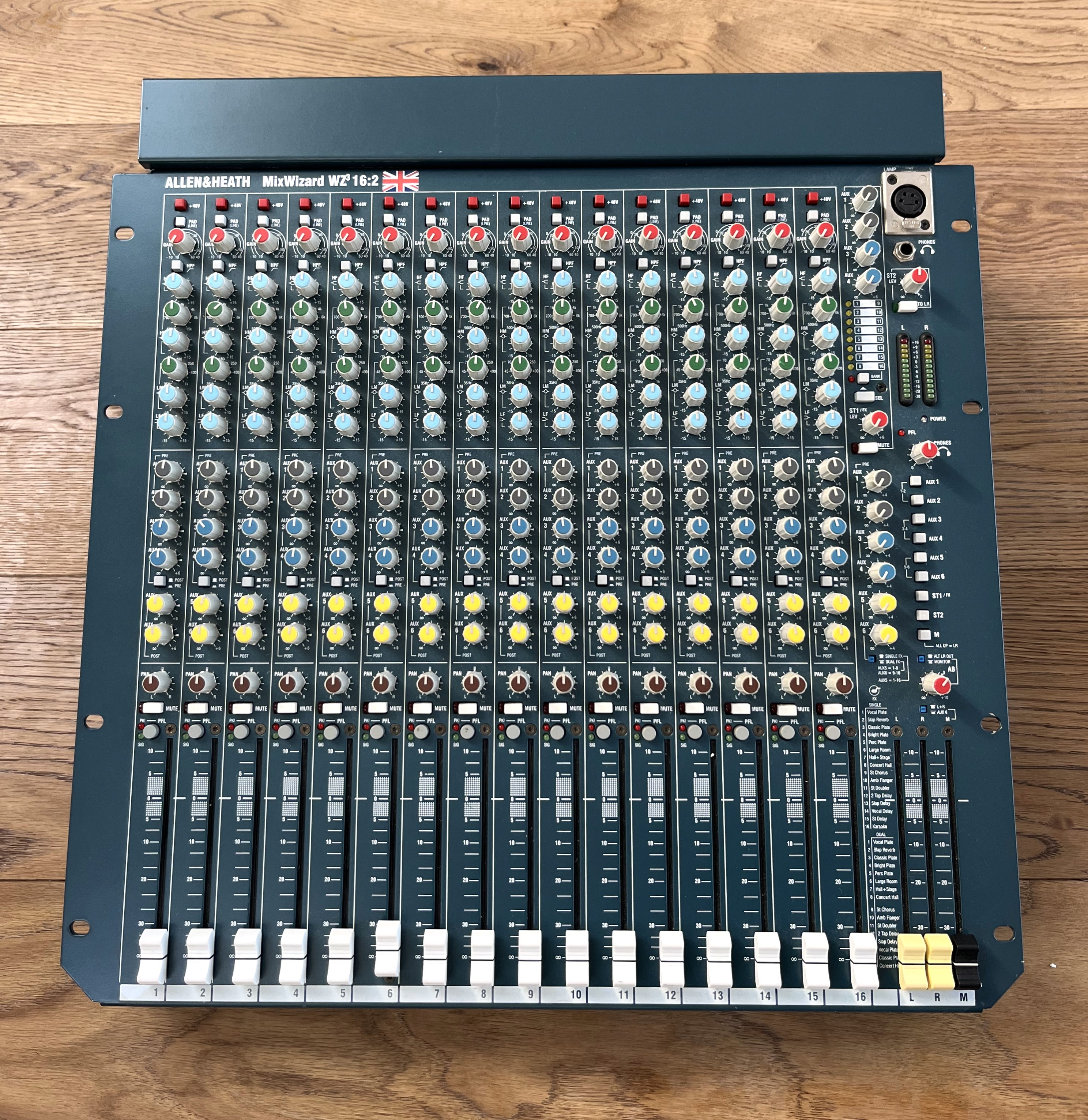 Vends Allen & Heath MixWizard WZ3 16:2 + Dust saver + Manuel