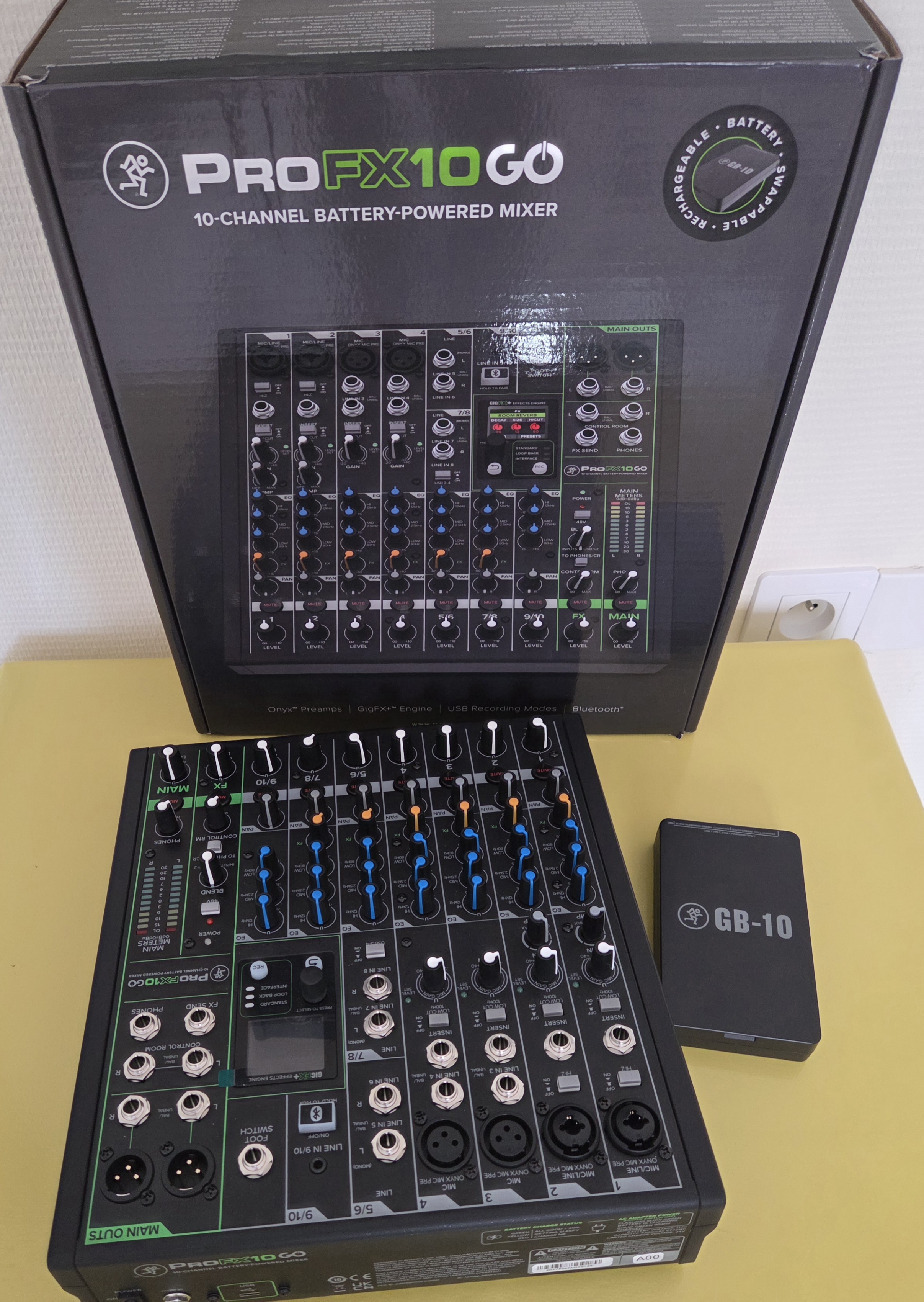 Table Mackie profx10go